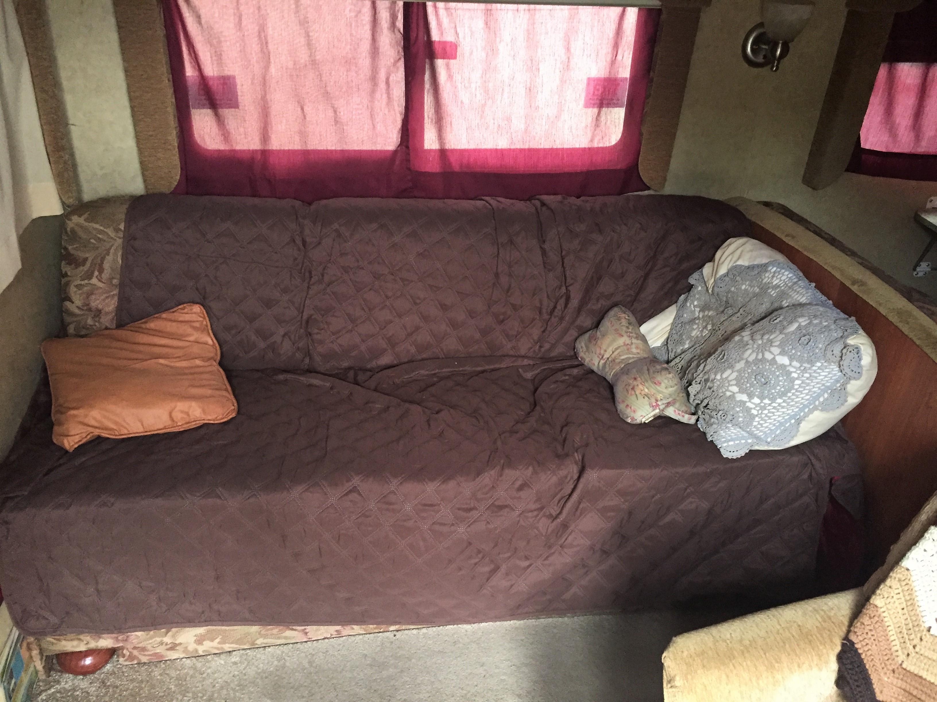 2008 Savory LX Holiday Rambler 32' Camper