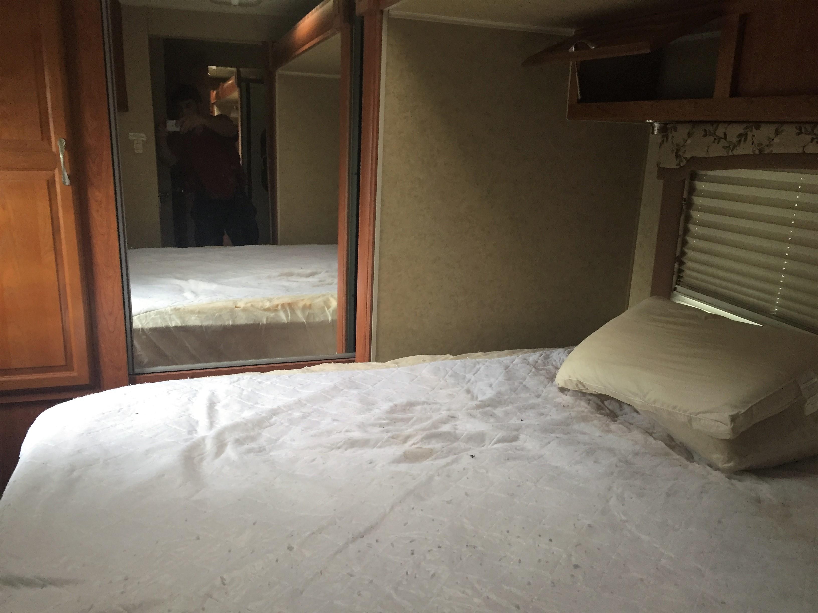 2008 Savory LX Holiday Rambler 32' Camper