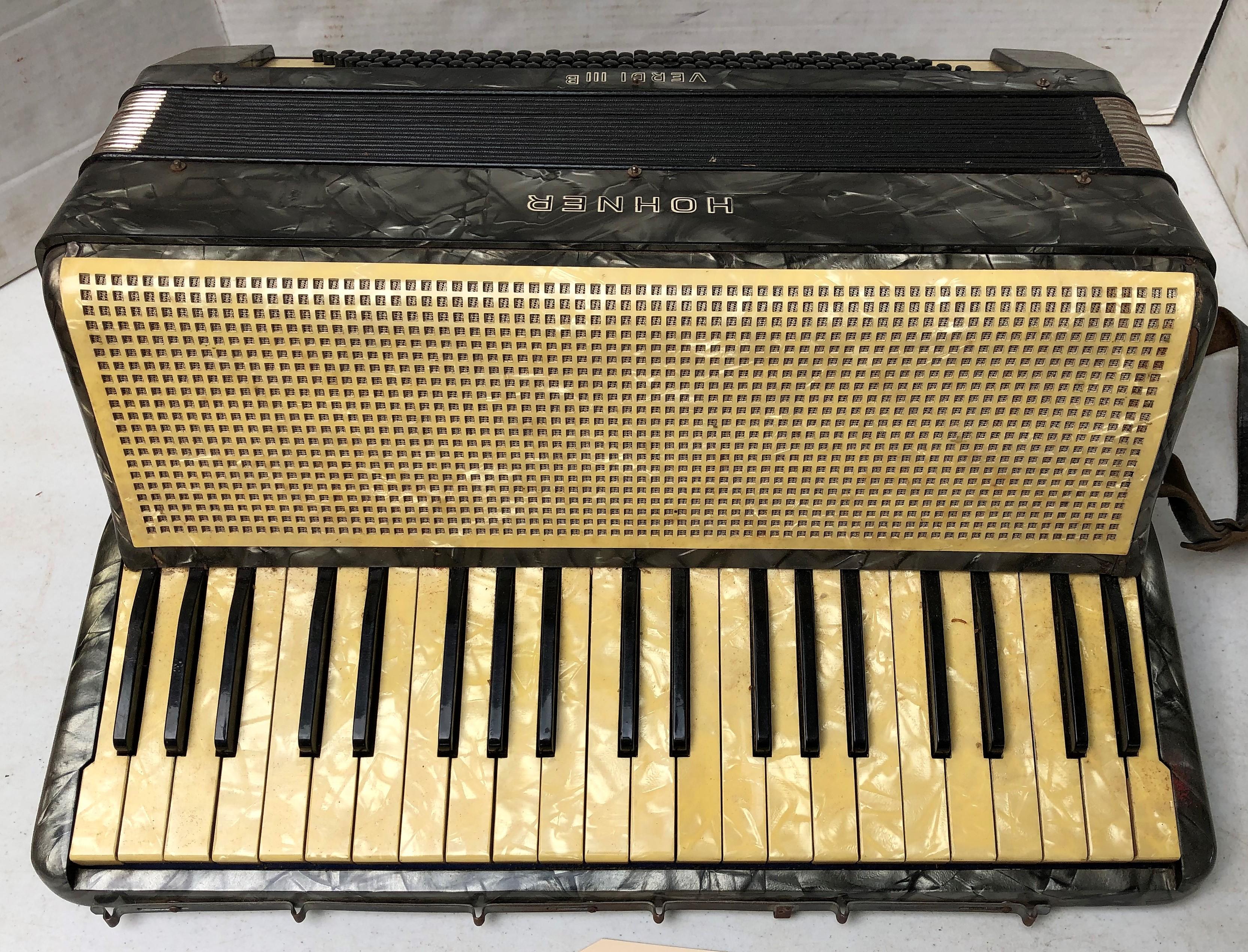 Vintage Hohner Verdi III B