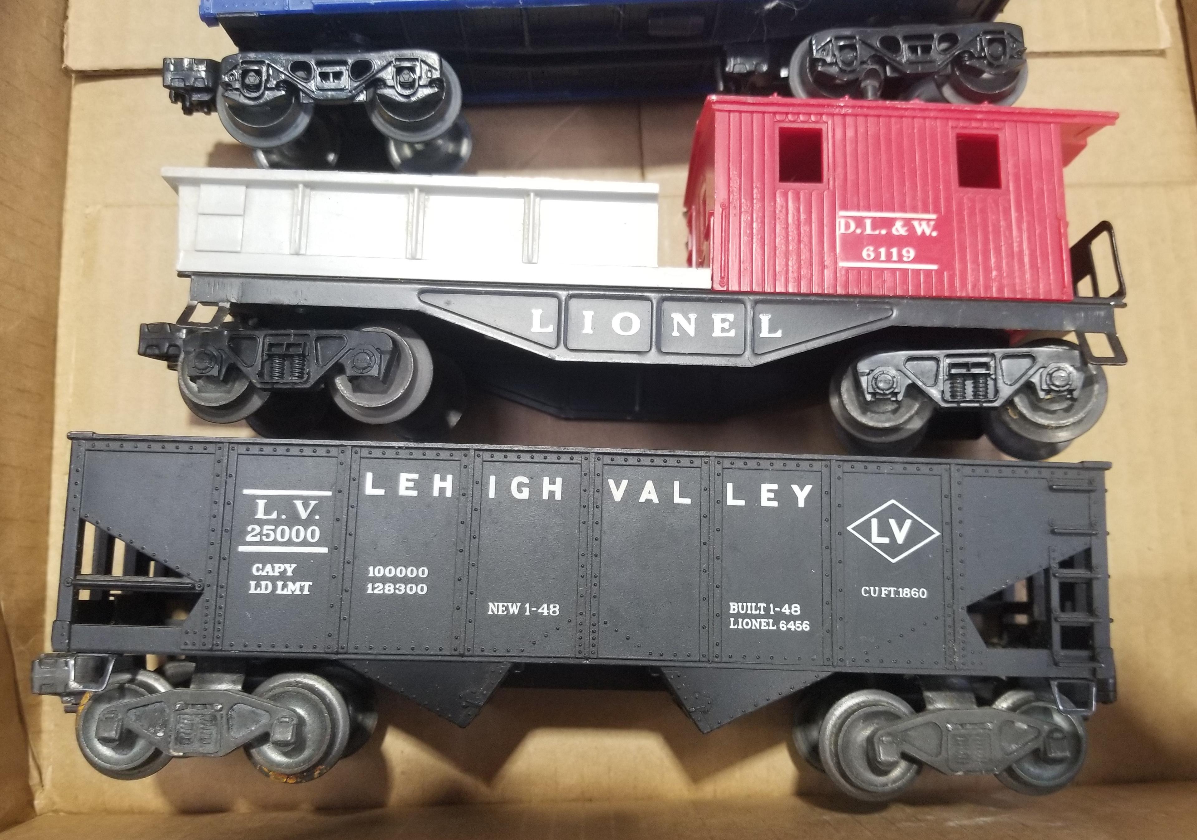 4-Lionel Train Cars