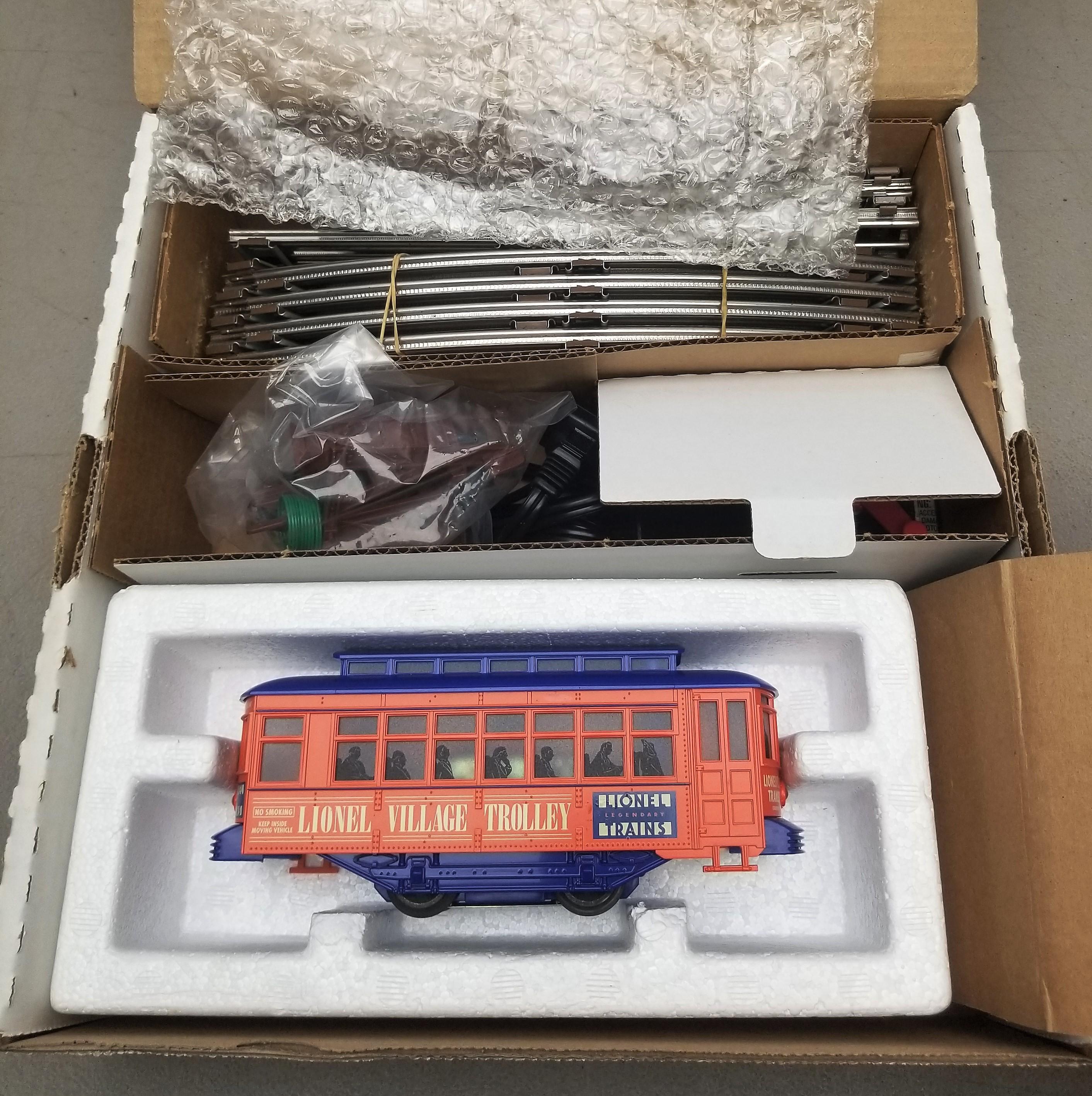 Lionel 0-027 Gauge Village Trolley Set