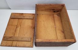 Vintage Mount Wolf 25lb Powder Box