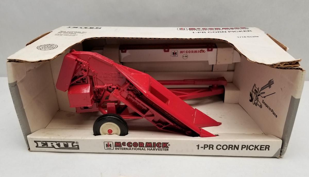 ERTL McCormick IH 1-PR Corn Picker in Original Box