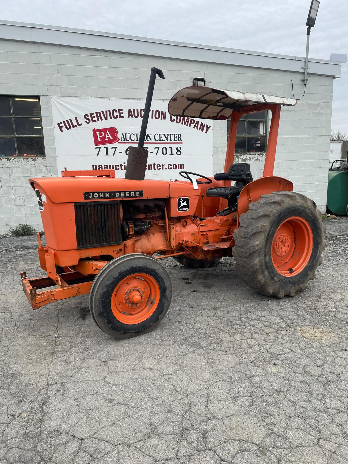 John Deere 2010 Tractor