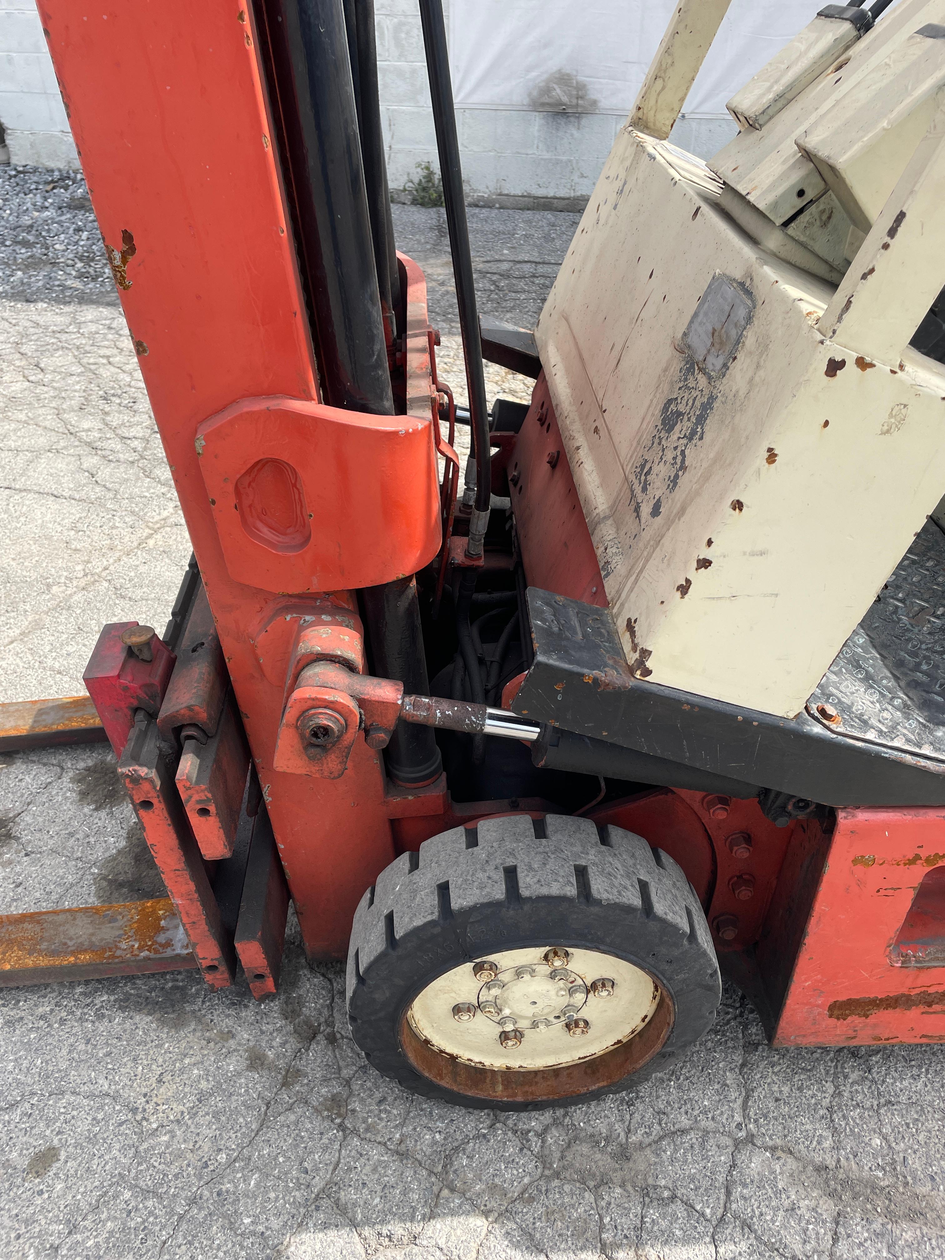 Nissan 3000lb LP Forklift