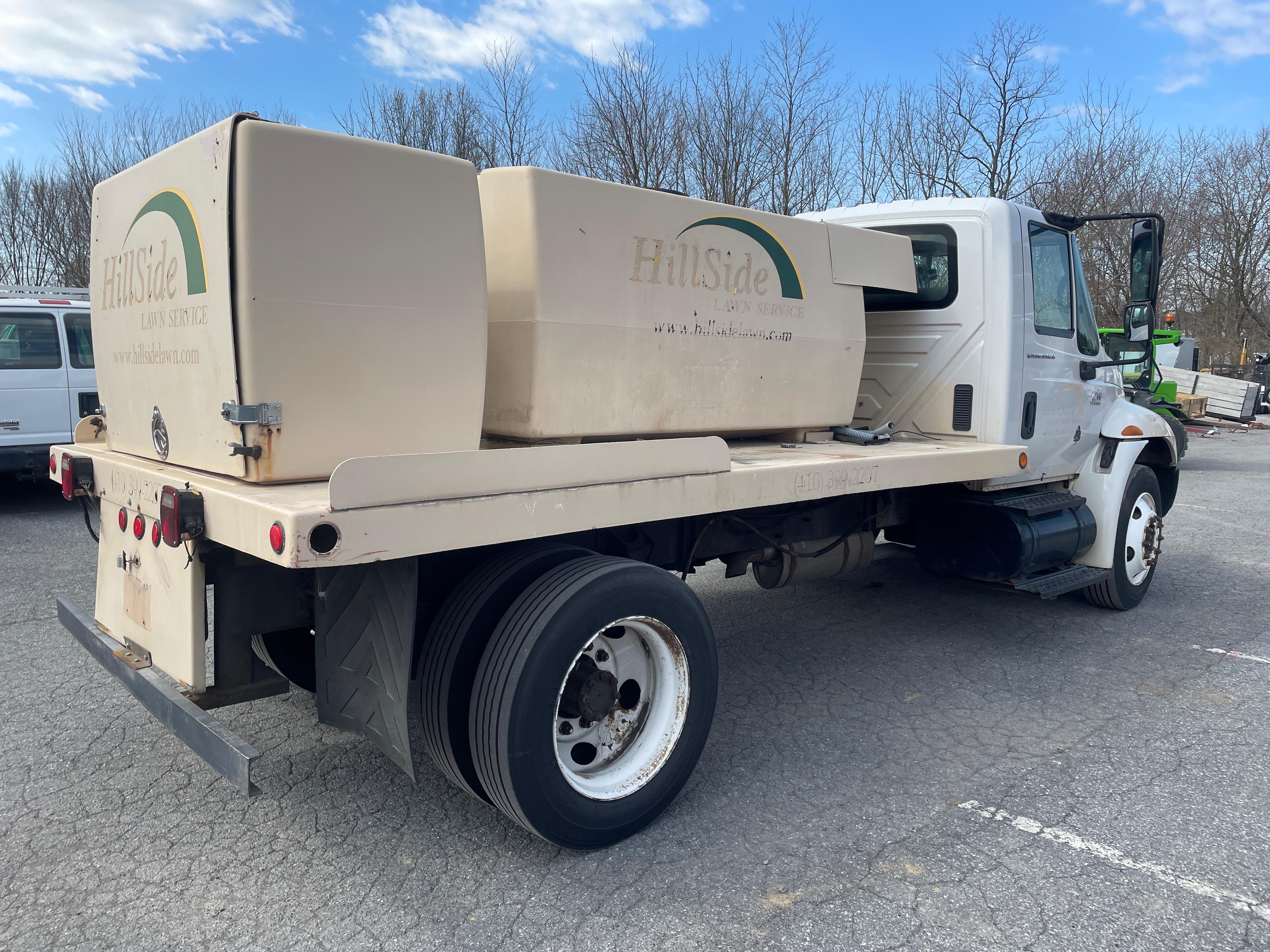 2005 International 4200 4X2 Diesel 12' Truck