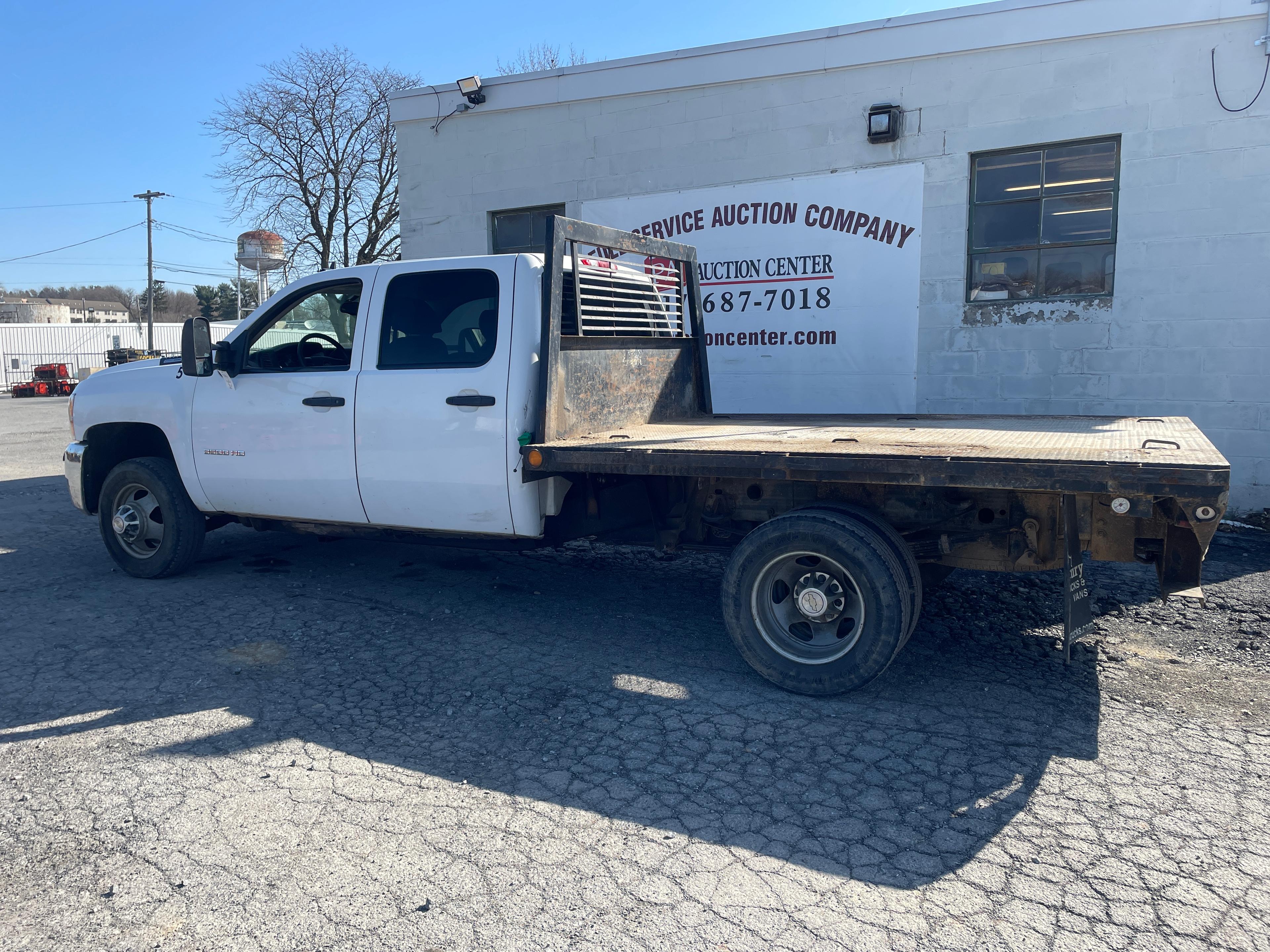 2010 Chevrolet 3500 HD Diesel Truck W/ 9' Flatbed