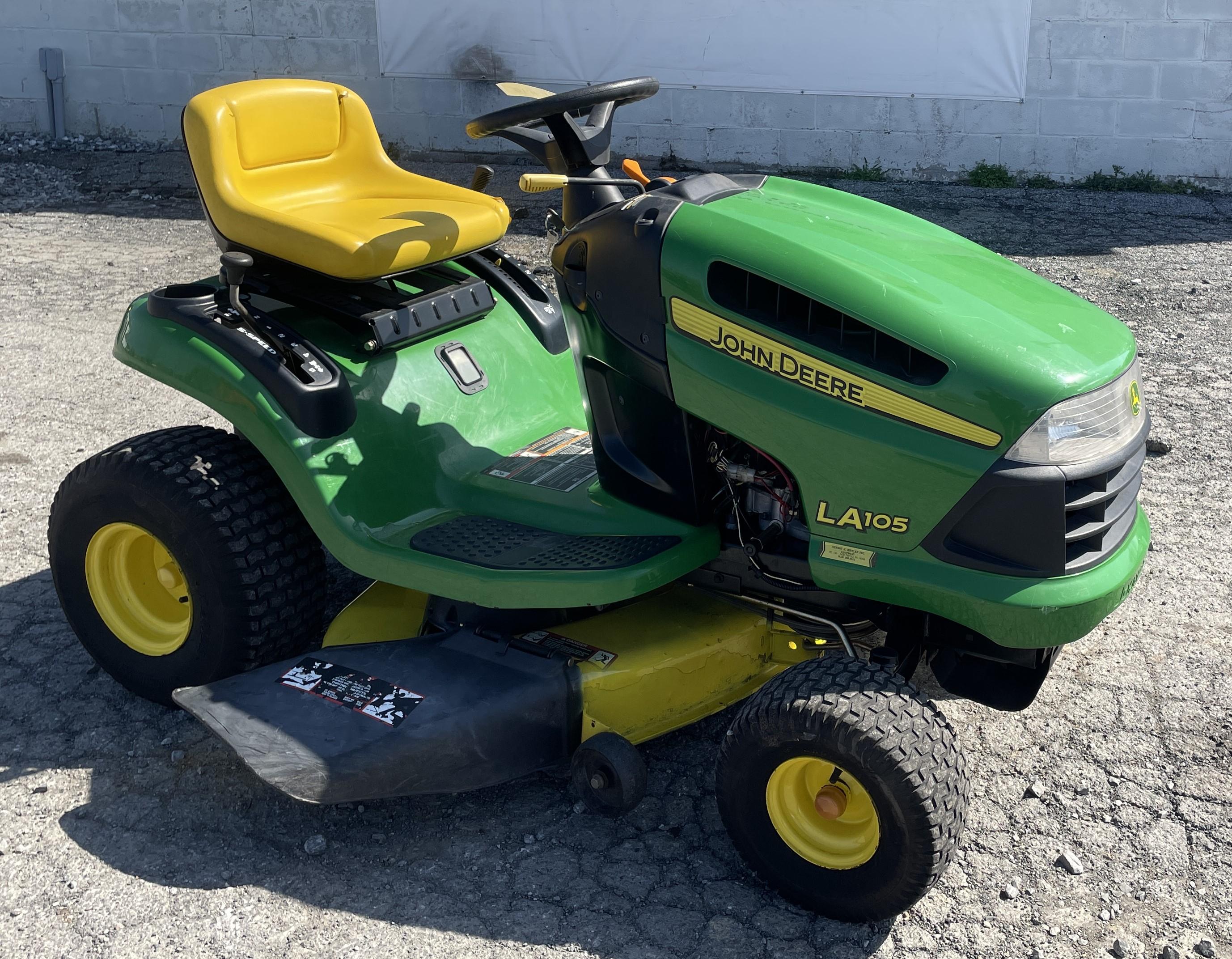 John Deere LA105 42" Riding Mower