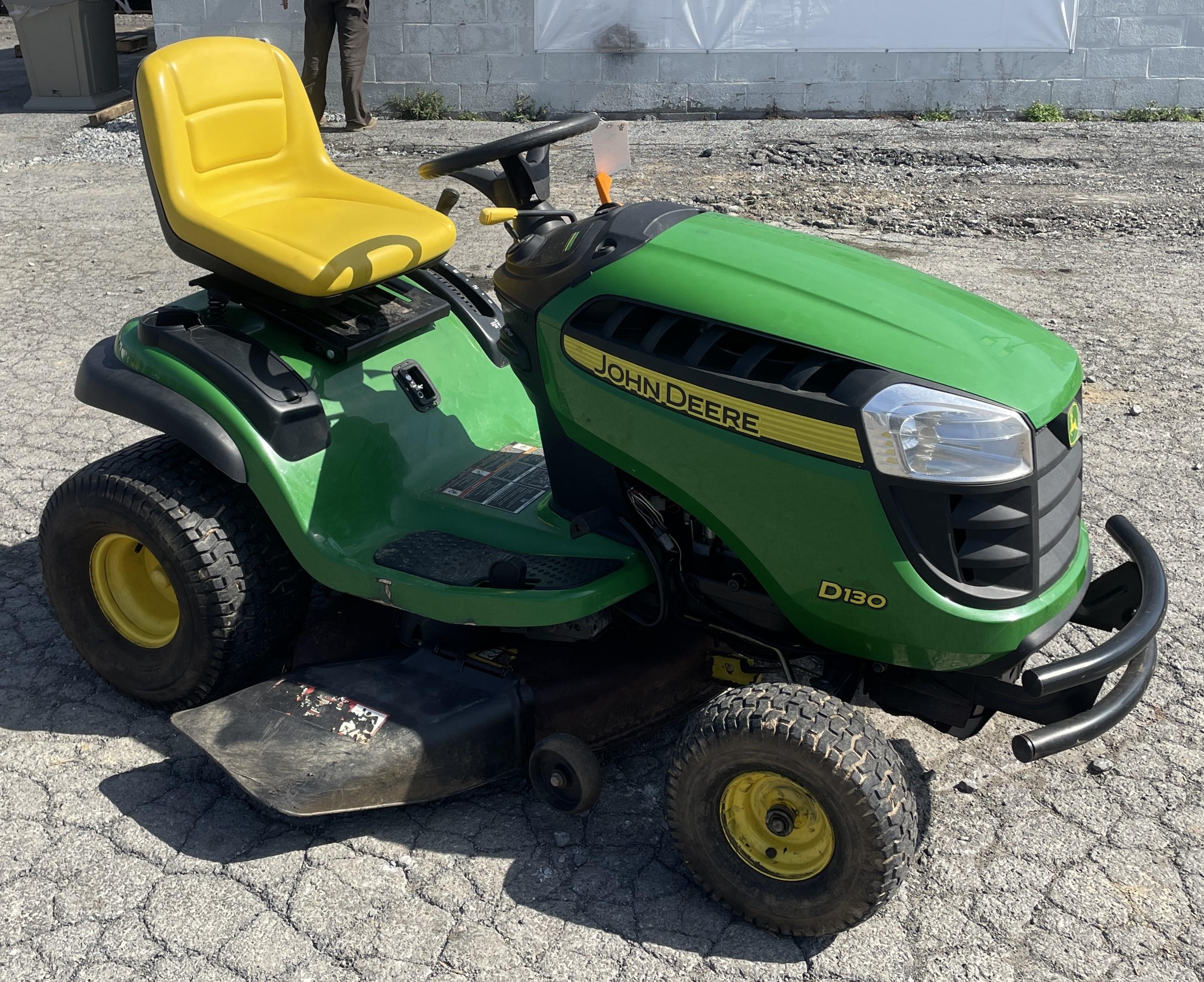 John Deere D130 42" Hydrostatic Riding Mower