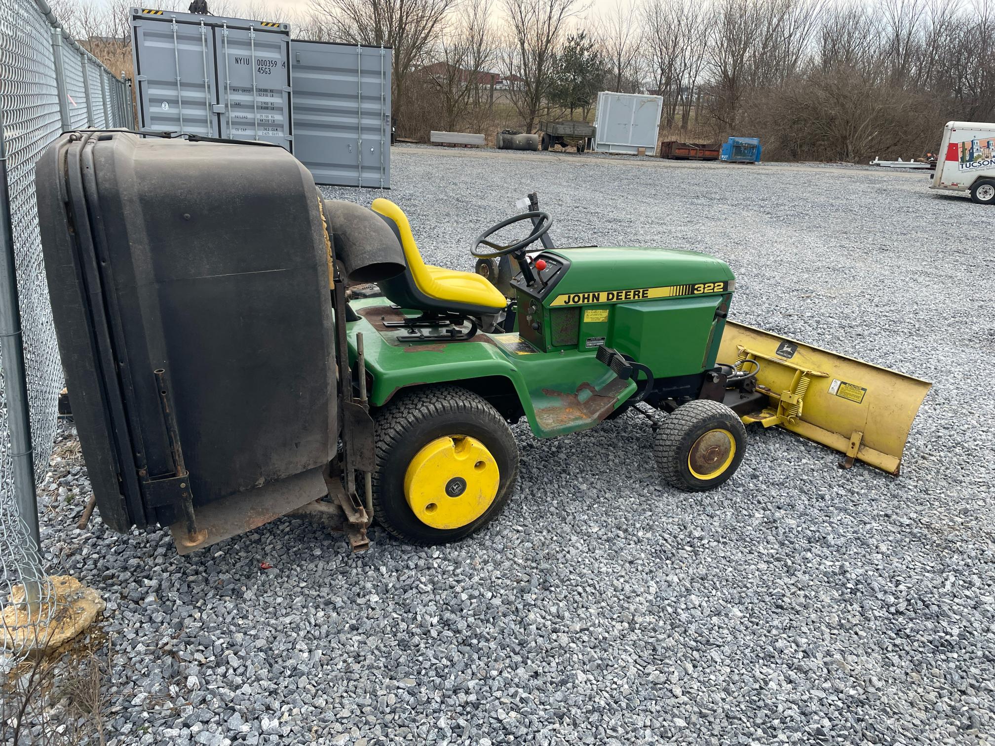 John Deere 322 Hydrostatic Lawn Tractor