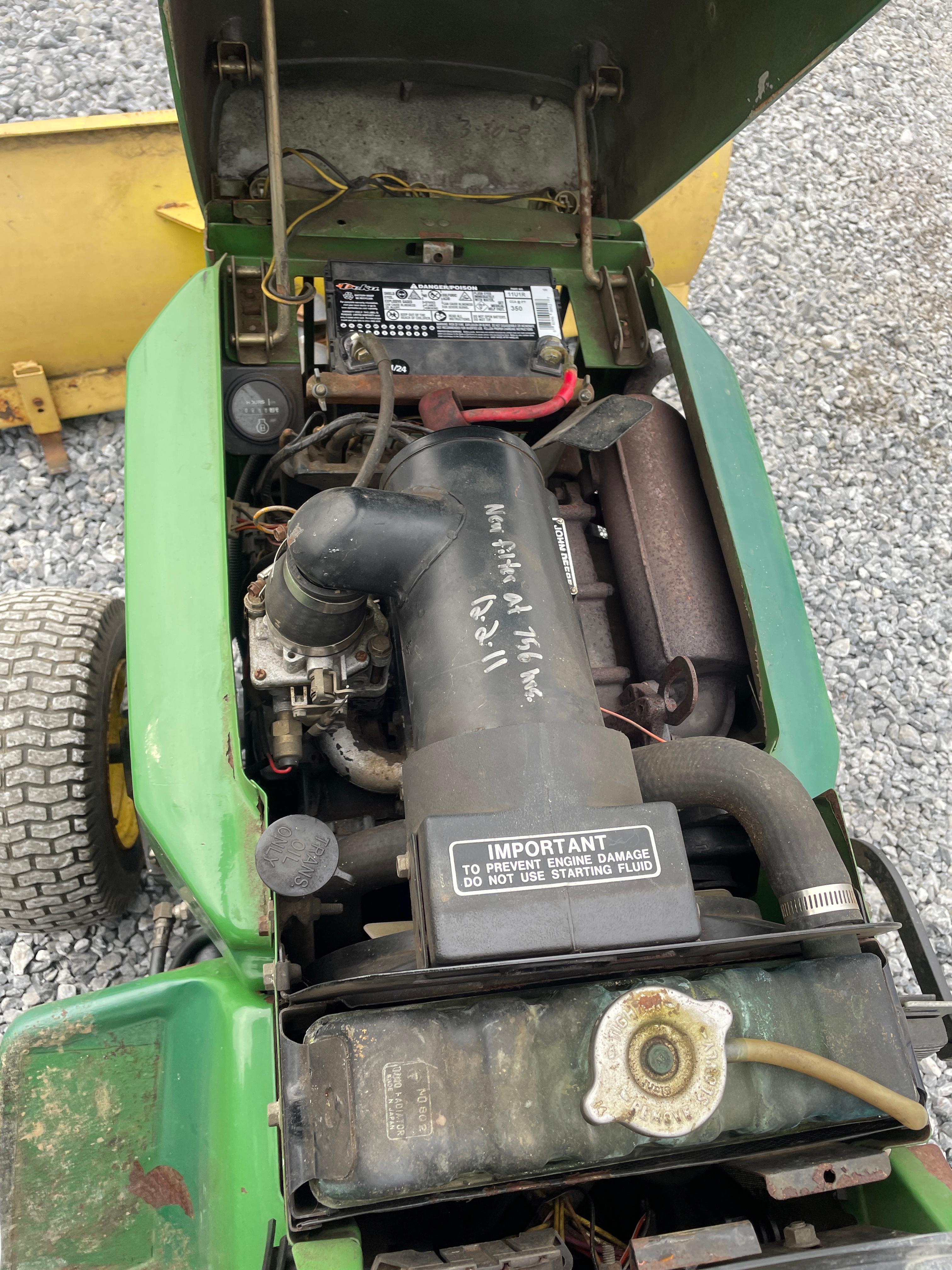 John Deere 322 Hydrostatic Lawn Tractor