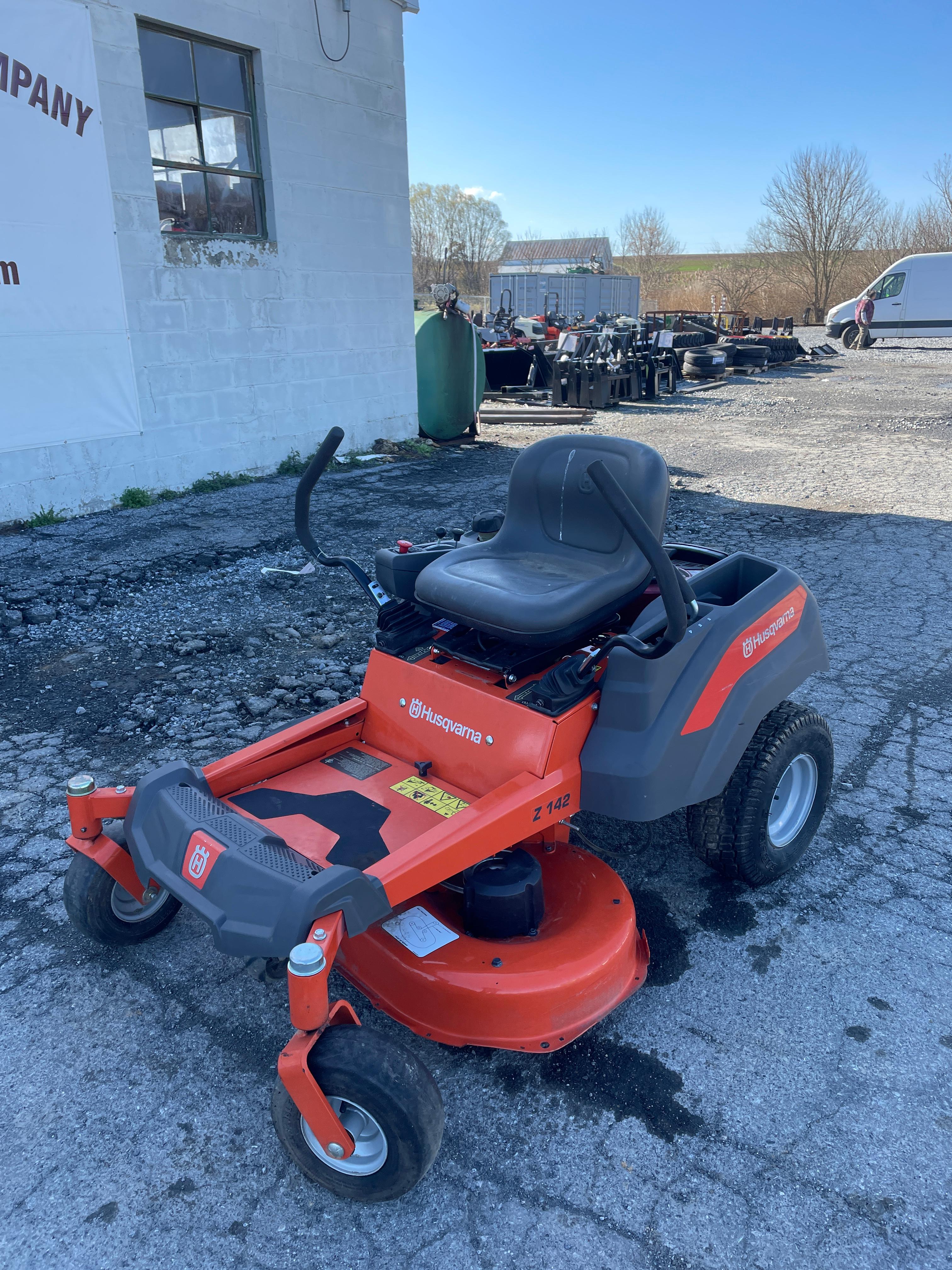 Husqvarna Z142 42" Zero Turn Riding Mower