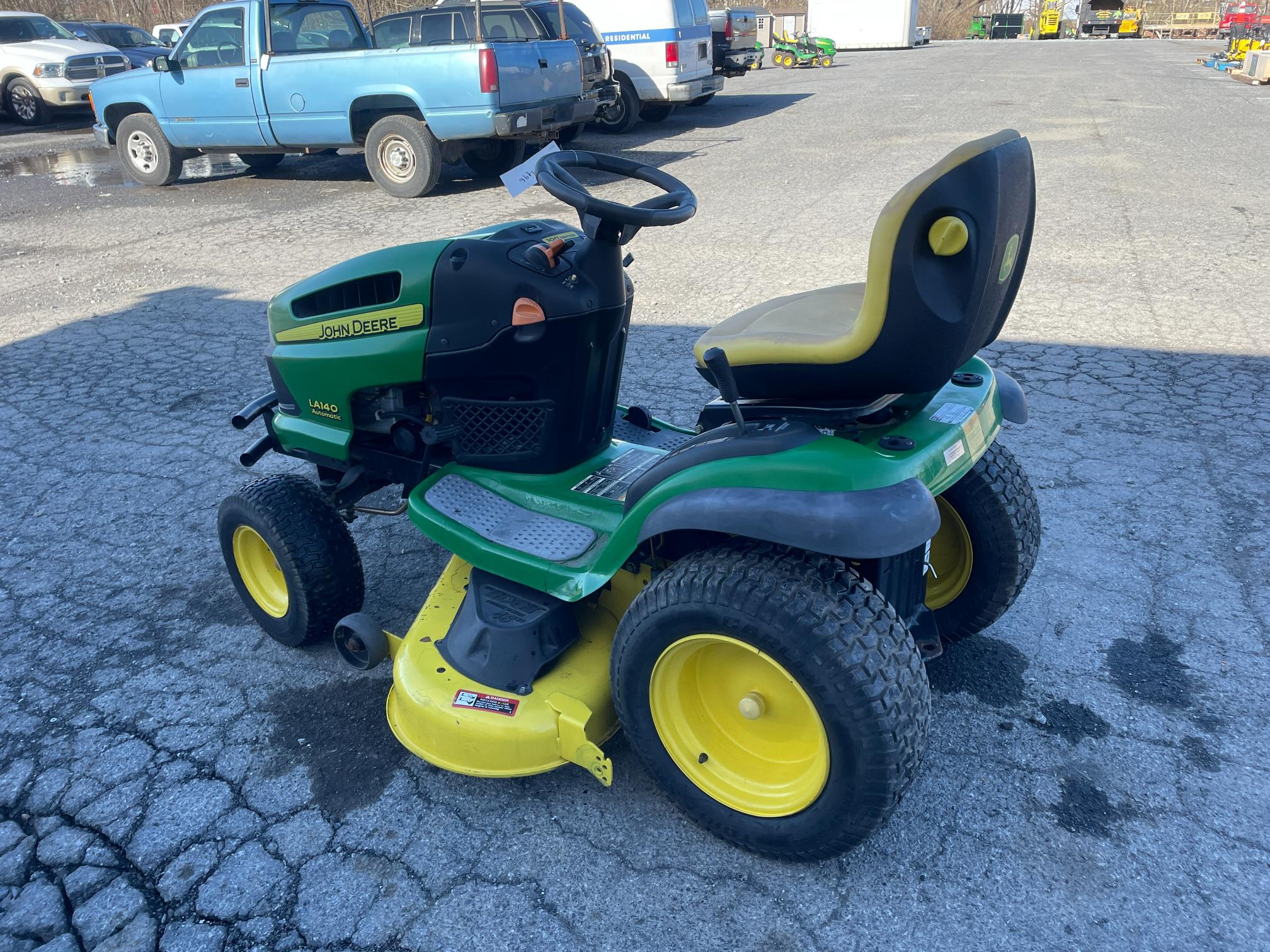 John Deere LA140 48" Hydrostatic Riding Mower