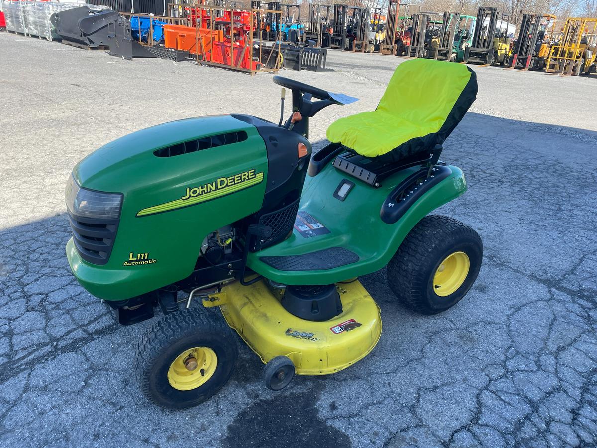 John Deere L111 42" Hydrostatic Riding Mower