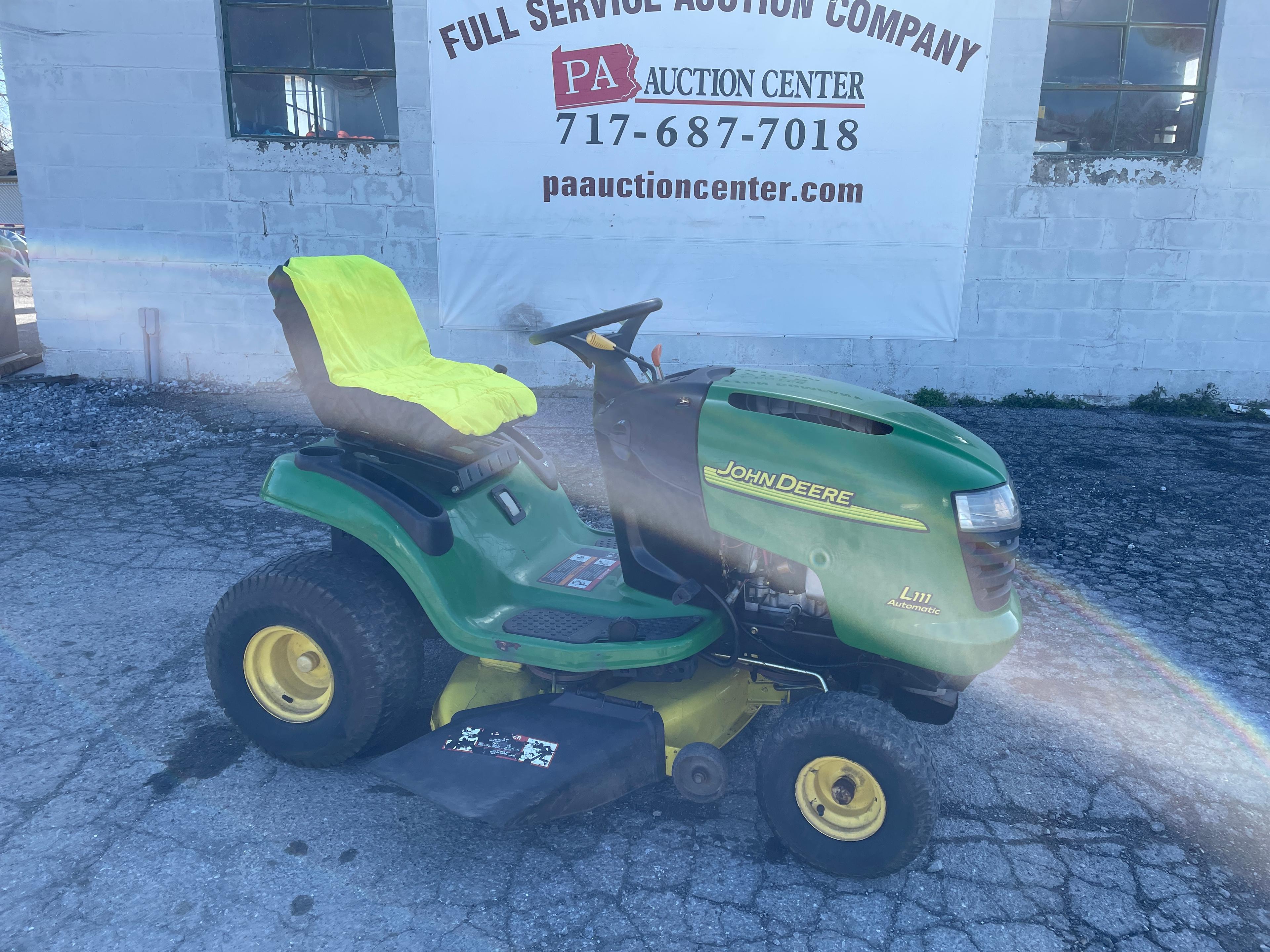 John Deere L111 42" Hydrostatic Riding Mower