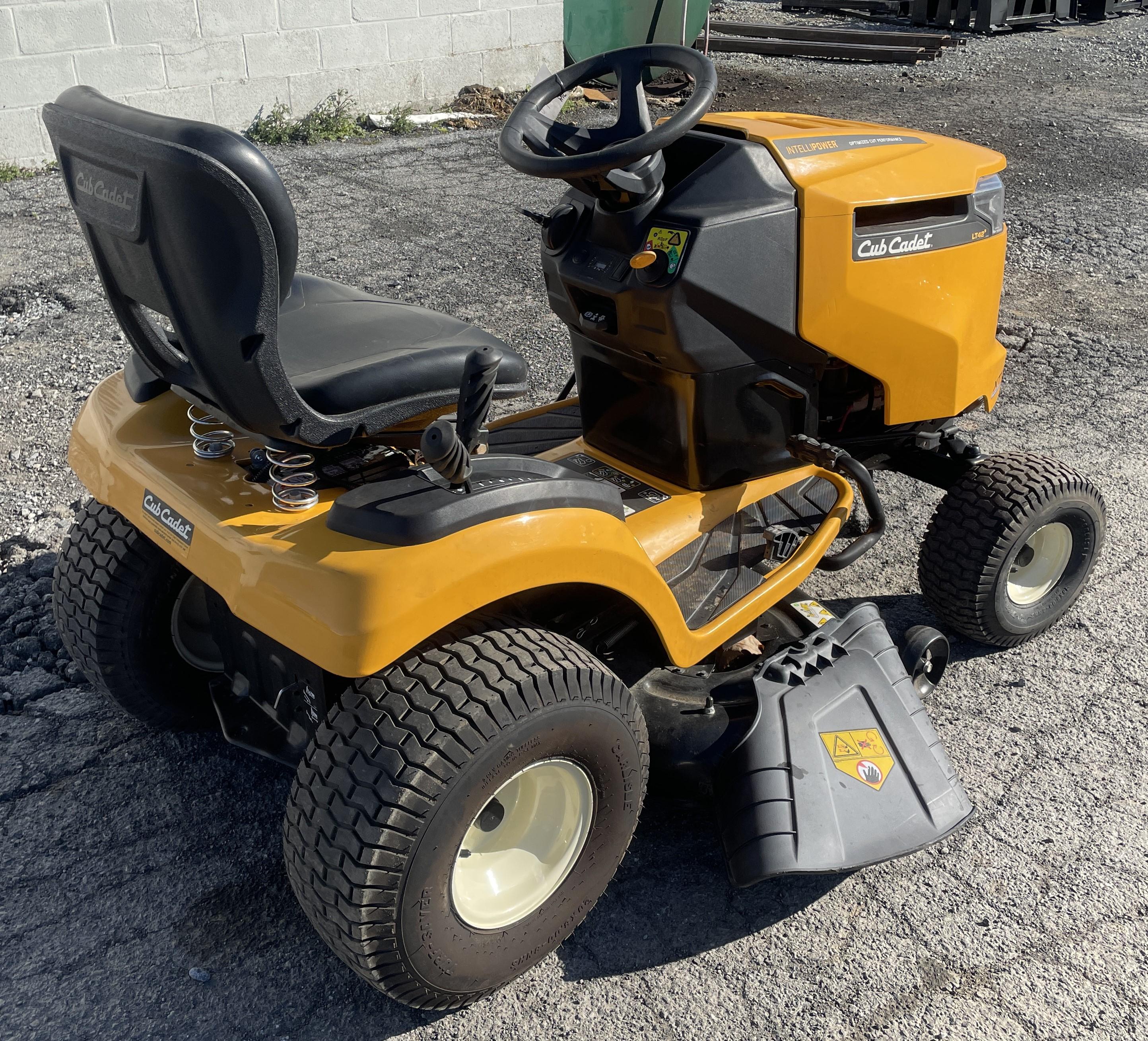 Cub Cadet XT1LT42 42" Hydrostatic Riding Mower