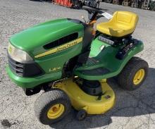 John Deere LA115 42" Hydrostatic Riding Mower