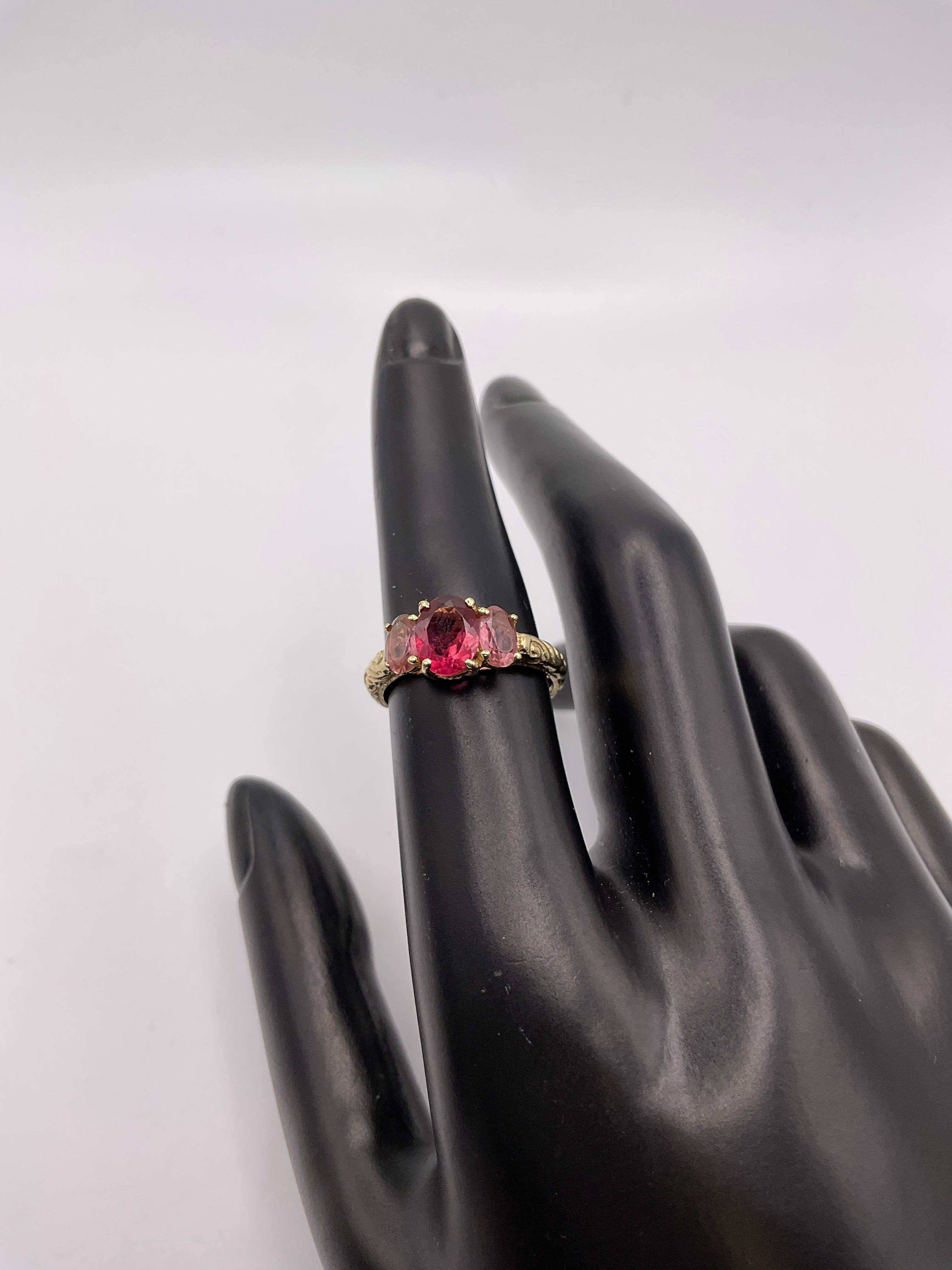 2.8g 14k YG Ring Pink Stones Size 7