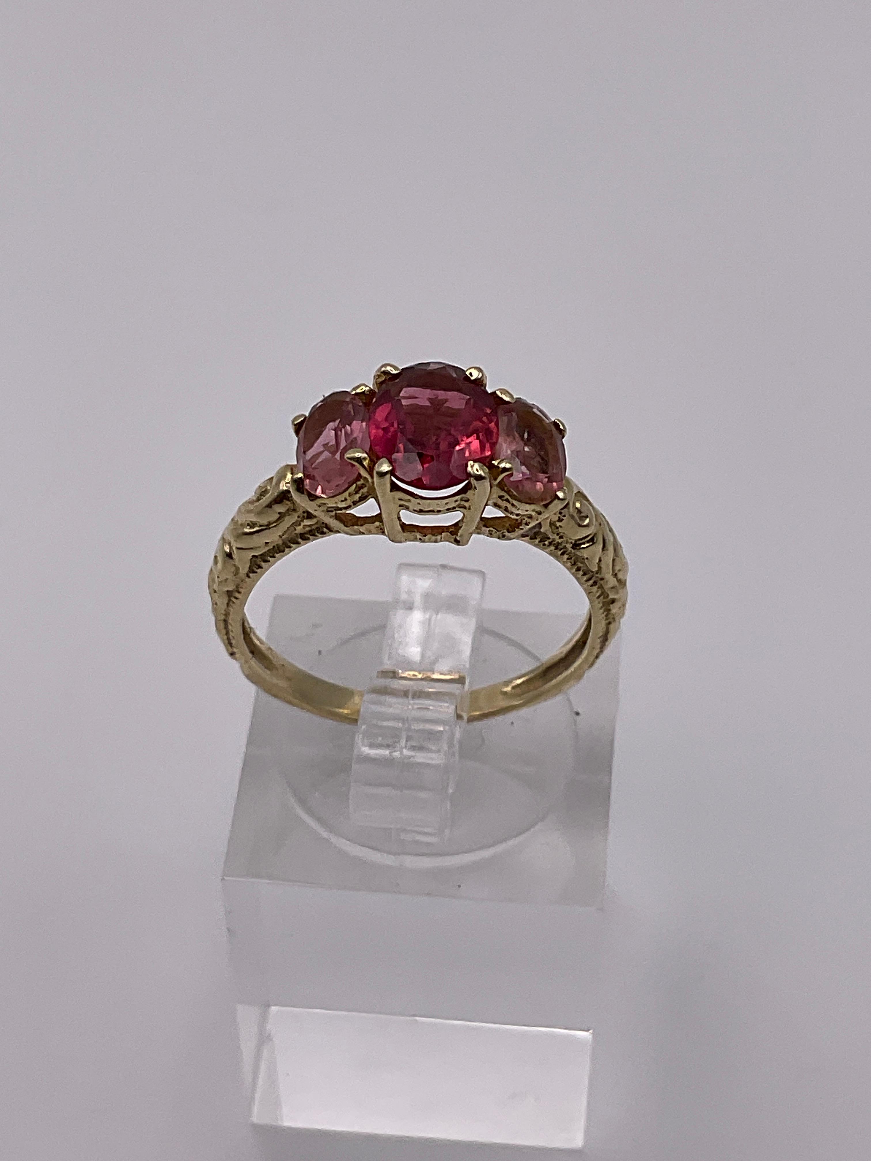 2.8g 14k YG Ring Pink Stones Size 7