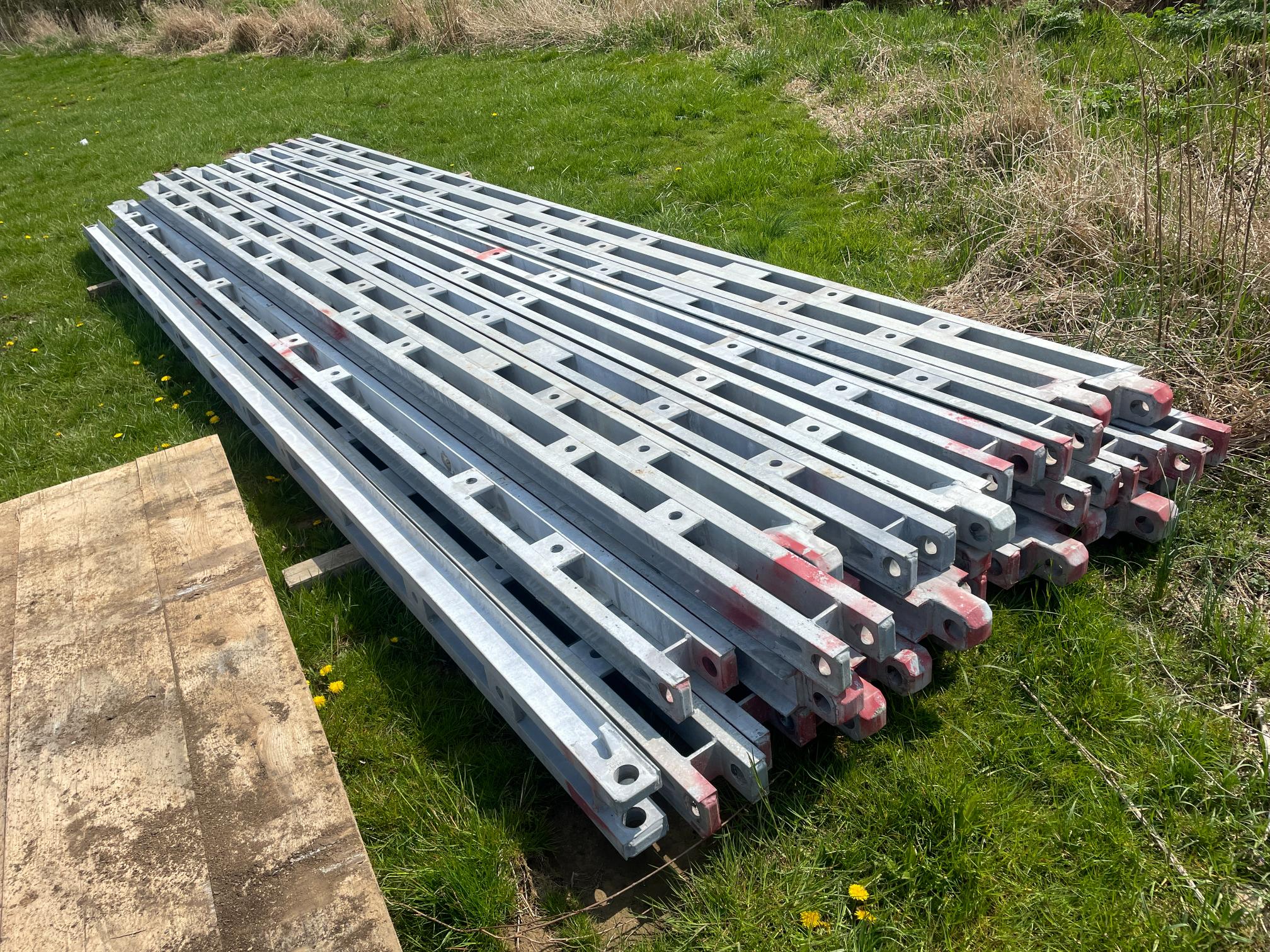 Skid Lot Of 20' Steel Interlocking Beams