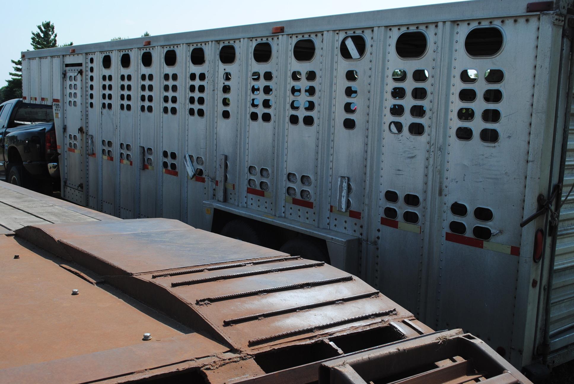 1988 Wilson 24' livestock trailer, usable trailer, the axles, bearings & brakes were all gone throug