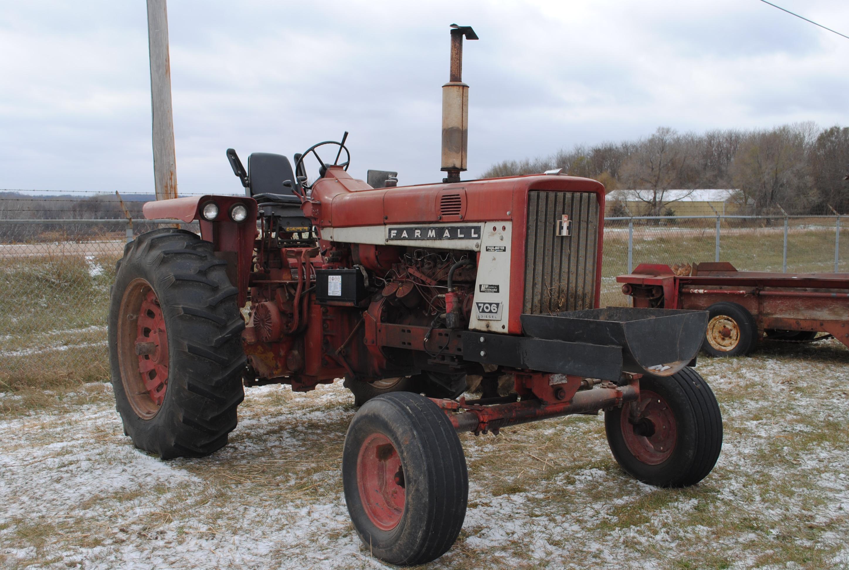 Farmall 706 Diesel tractor, wide front, with glow plugs, TA, rock box, good rubber, brand new batter