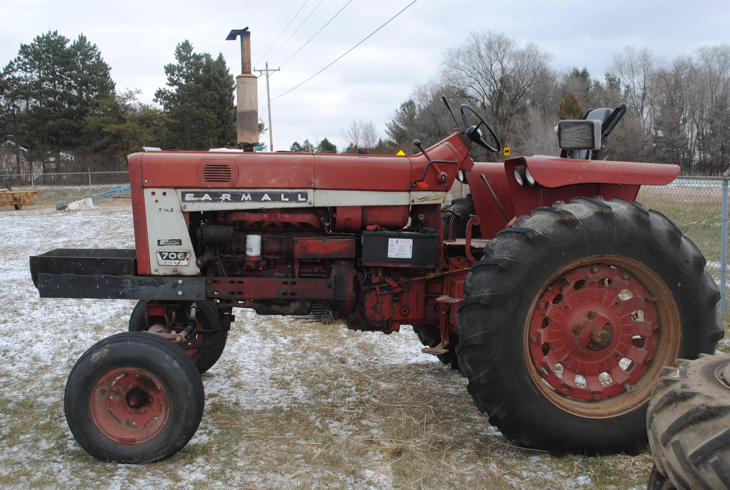 Farmall 706 Diesel tractor, wide front, with glow plugs, TA, rock box, good rubber, brand new batter