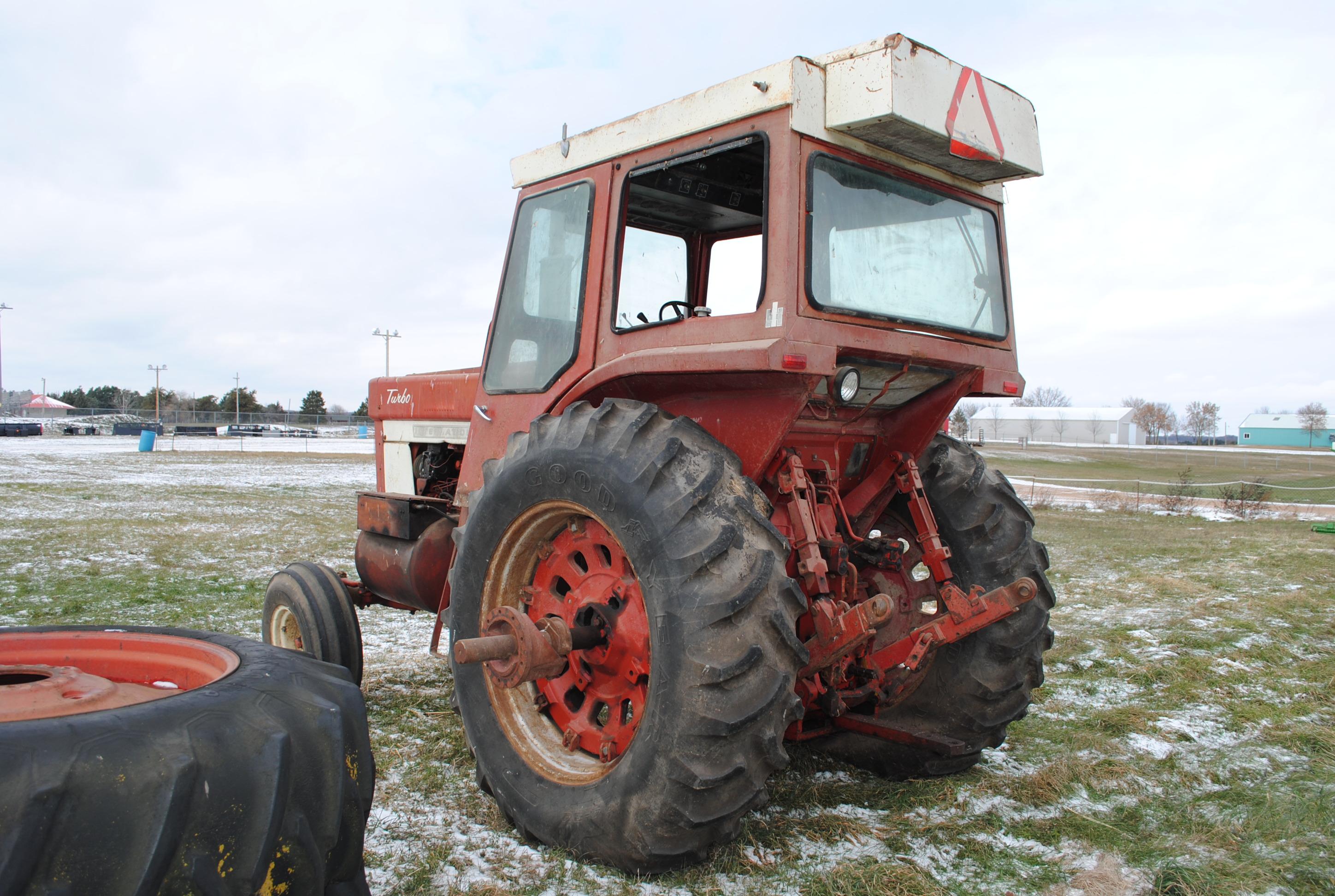 International 1066, diesel, factory cab, 3-point missing 3rd arm, only has 1 hub for duals, 2 hyd.,