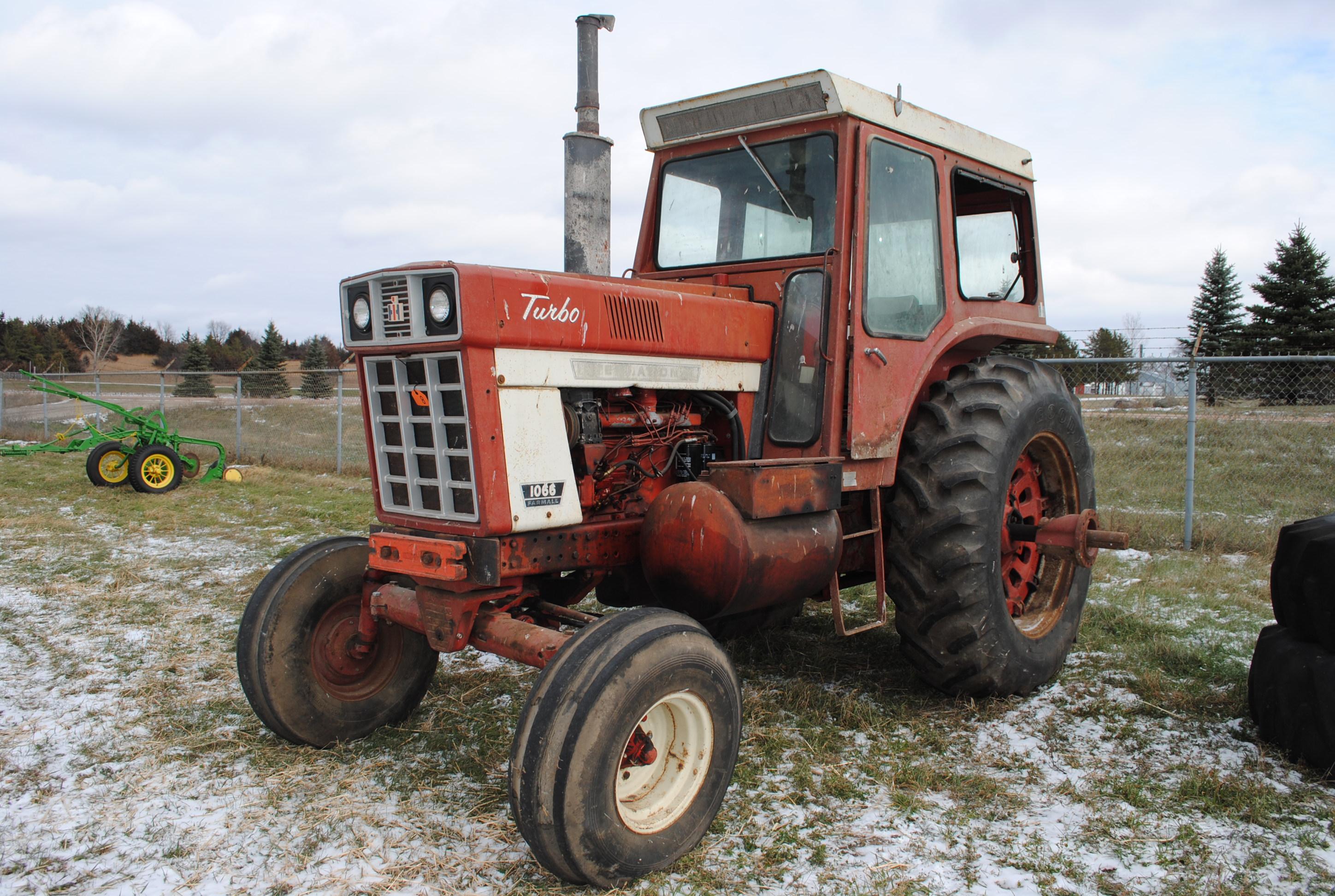 International 1066, diesel, factory cab, 3-point missing 3rd arm, only has 1 hub for duals, 2 hyd.,