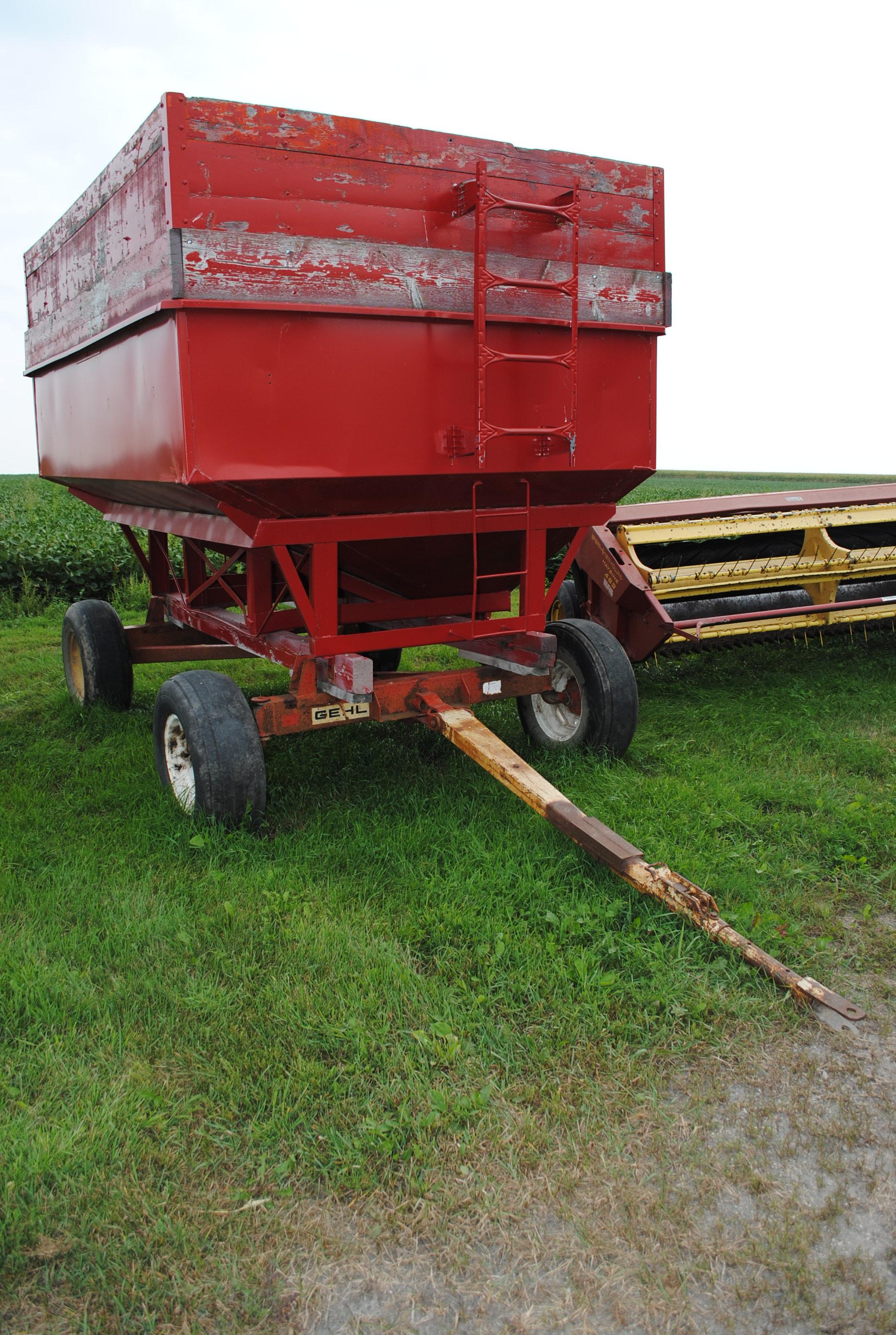 Gehl 10-ton wagon with gravity box and ext. sides, approx. 250+/- bushels;