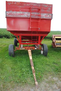 Gehl 10-ton wagon with gravity box and ext. sides, approx. 250+/- bushels;