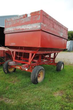 Gehl 10-ton wagon with gravity box and ext. sides, approx. 250+/- bushels;