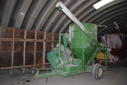 JD 400 mixer feed grinder, works good;