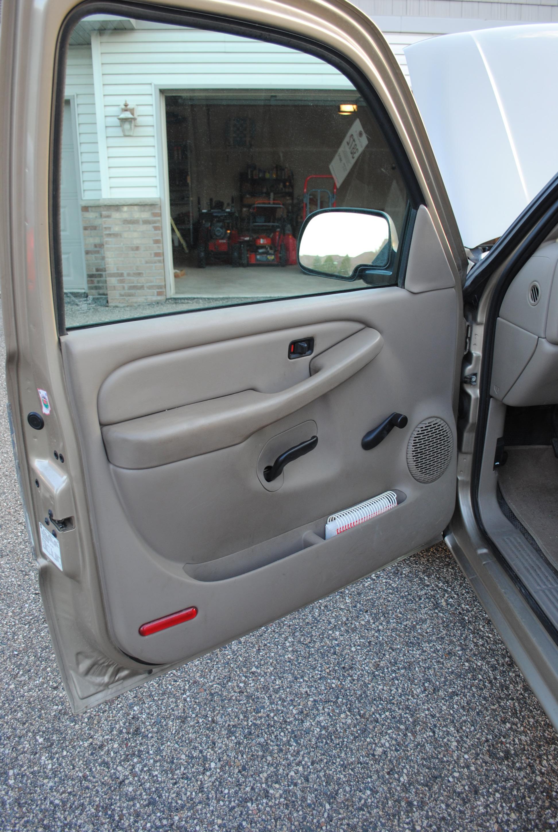 2004 GMC Sierra 1500 2wd, regular cab, short box, 4.3 V6, 5-speed manual, 131,813 miles, Overload sp