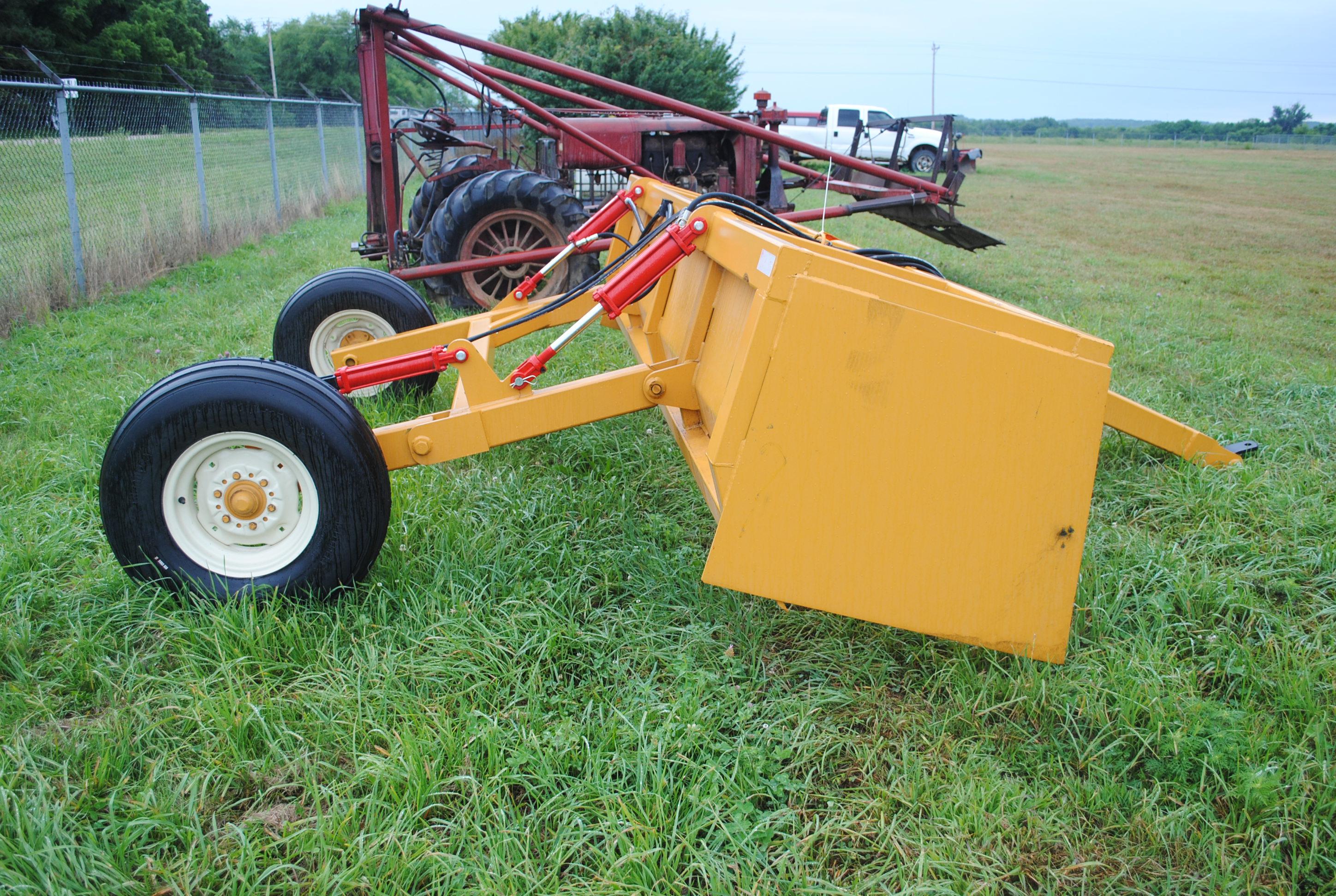 Industrias America 12 foot box scraper with hydraulic lift & tilt