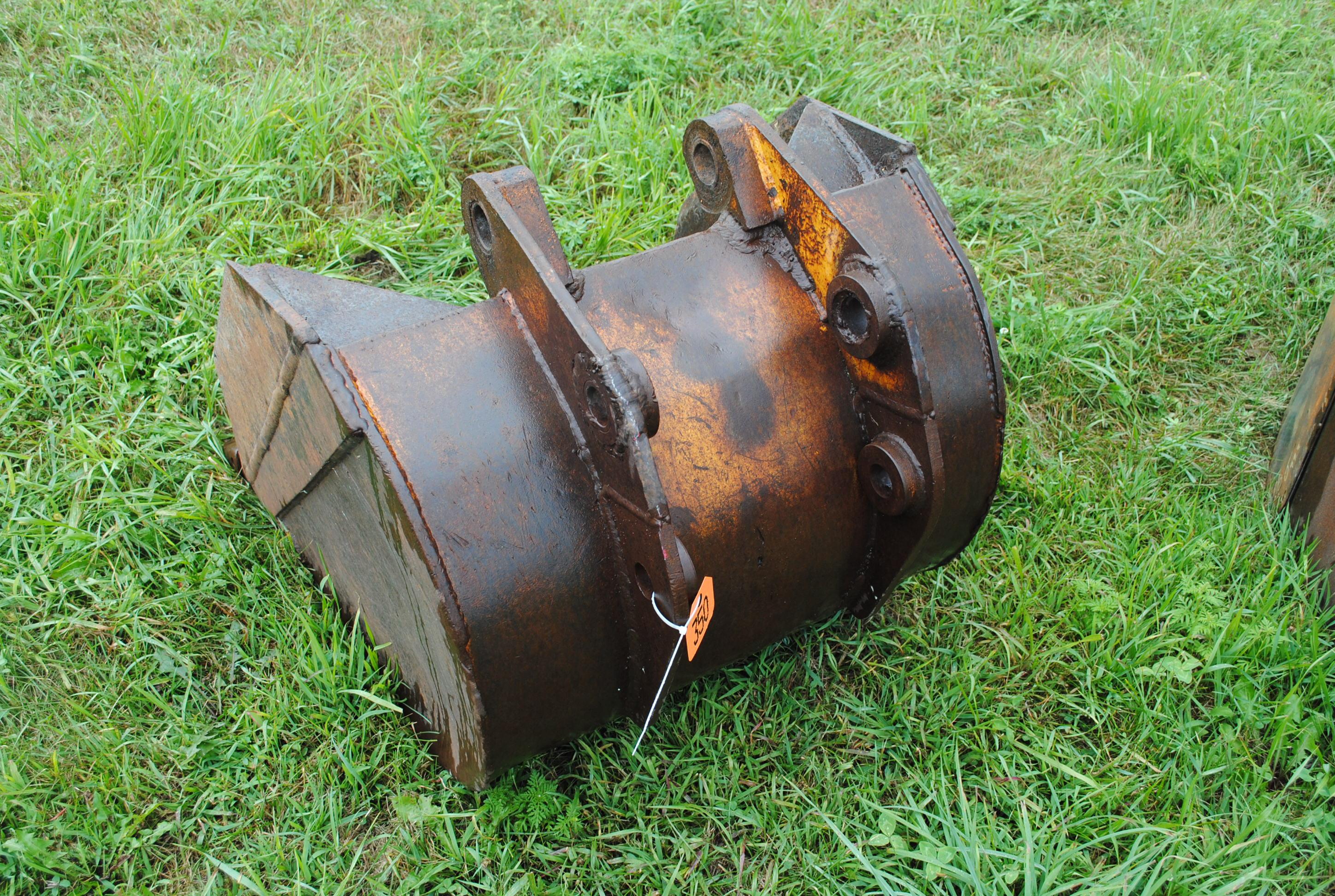 30" Backhoe Bucket (off of John Deere 410 Backhoe)