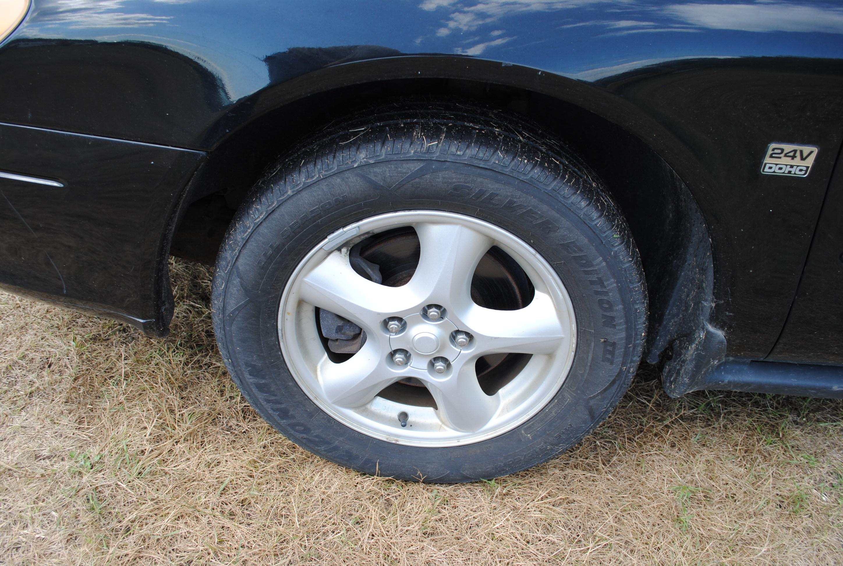 2003 Ford Taurus, 3.0, 24 valve, V6, 4-door, cloth interior, sunroof, dent in driver side rear door,