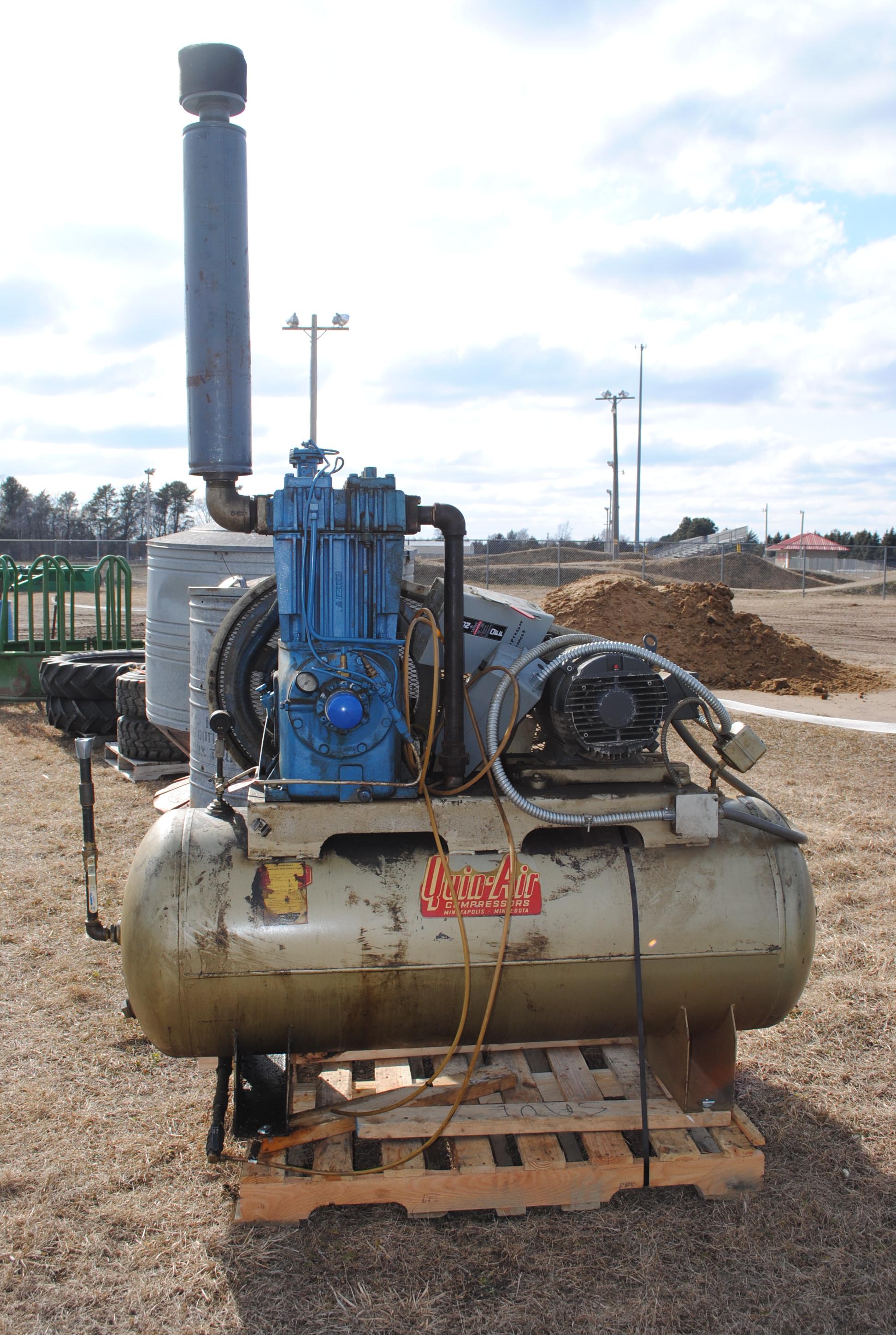 Quin Air Compressors 3-phase, 15 HP Quincy Model 390 compressor, works, replaced by newer machine
