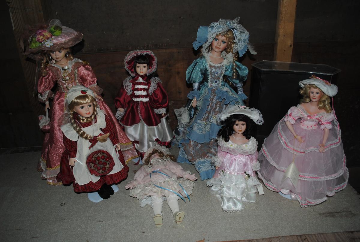 7 Porcelain dolls from Paradise Gallery and Chantell Collection