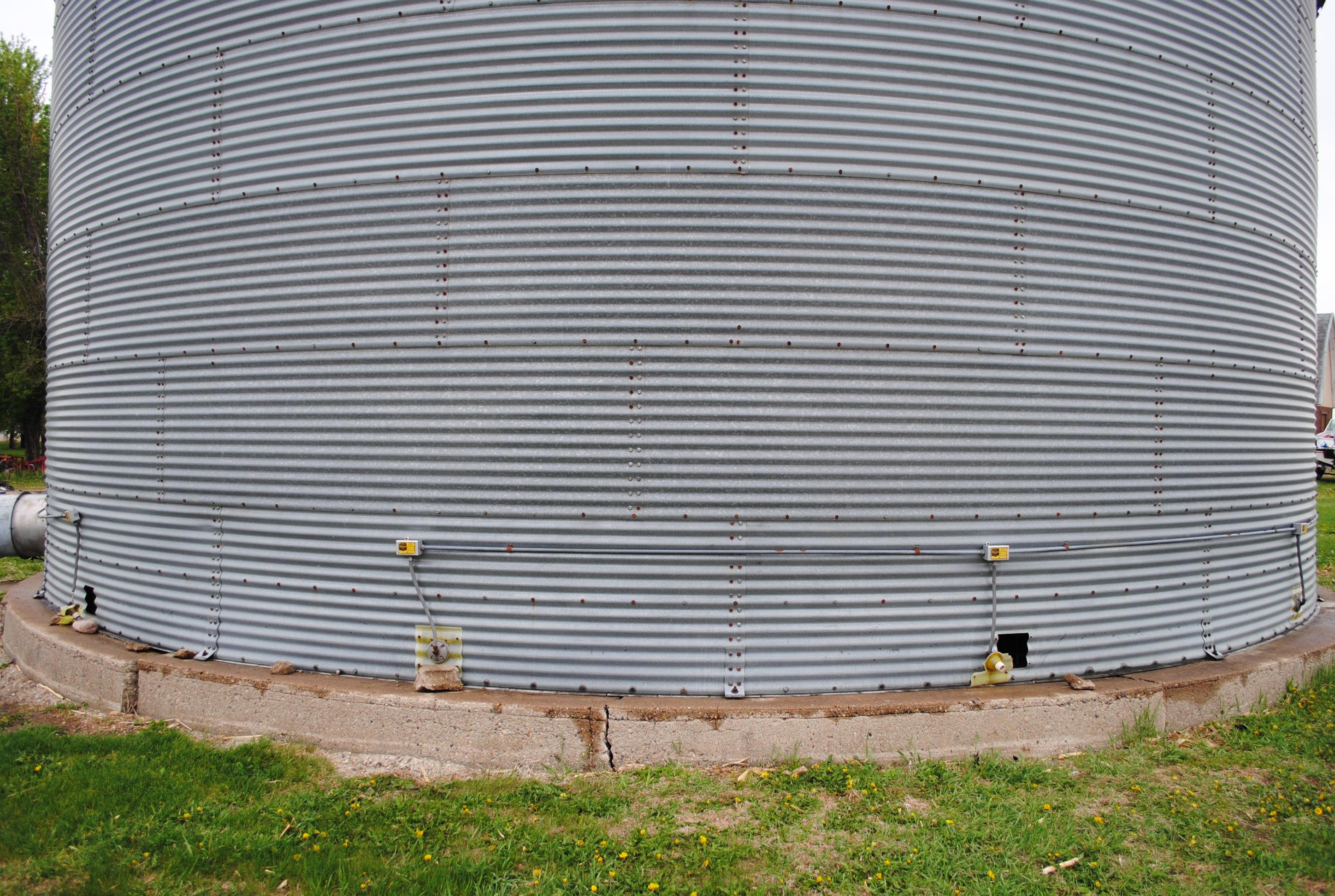 Grain bin 36' wide 6-ring high, with bin sweep & electric motor drying bin, current owner will disco