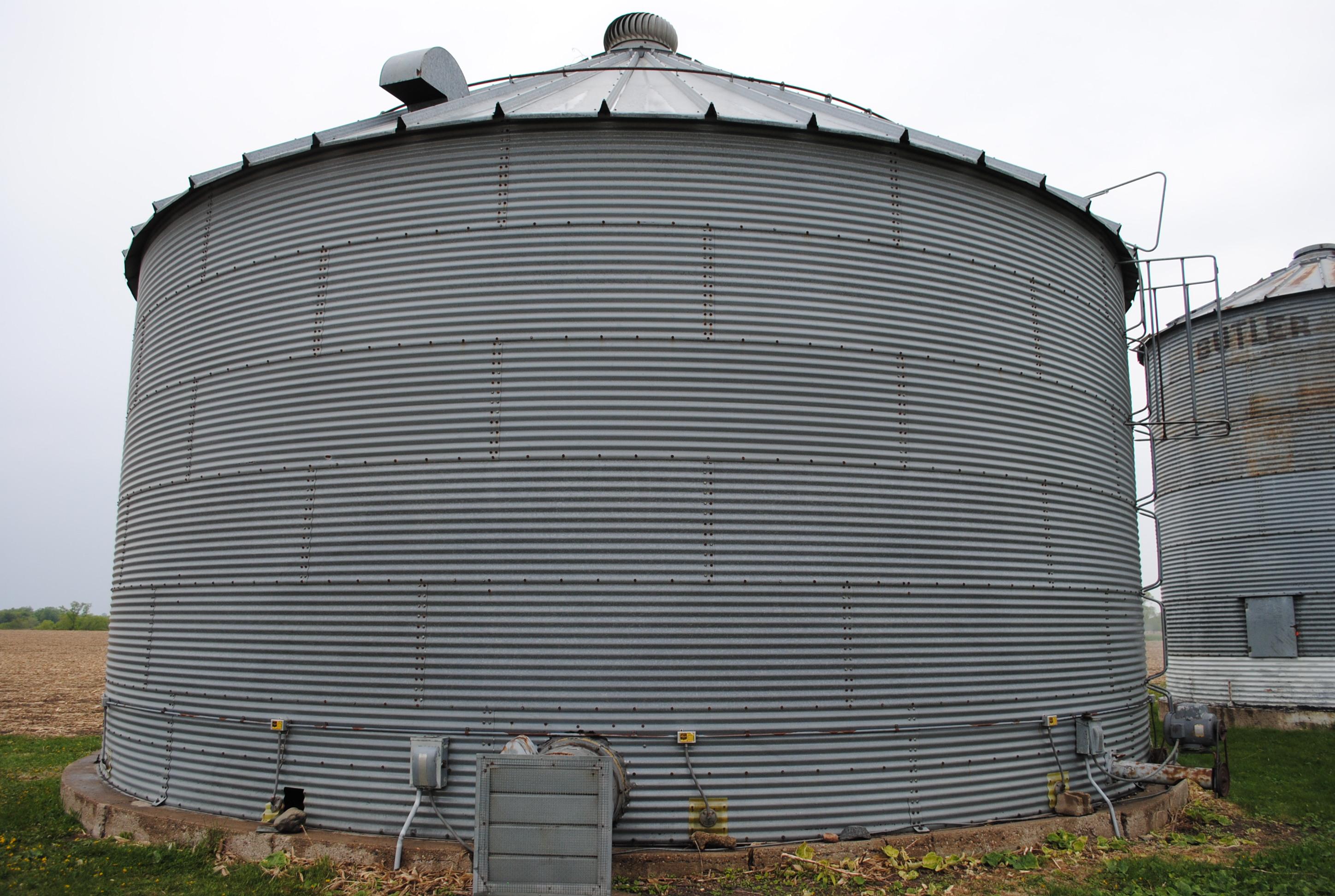 Grain bin 36' wide 6-ring high, with bin sweep & electric motor drying bin, current owner will disco