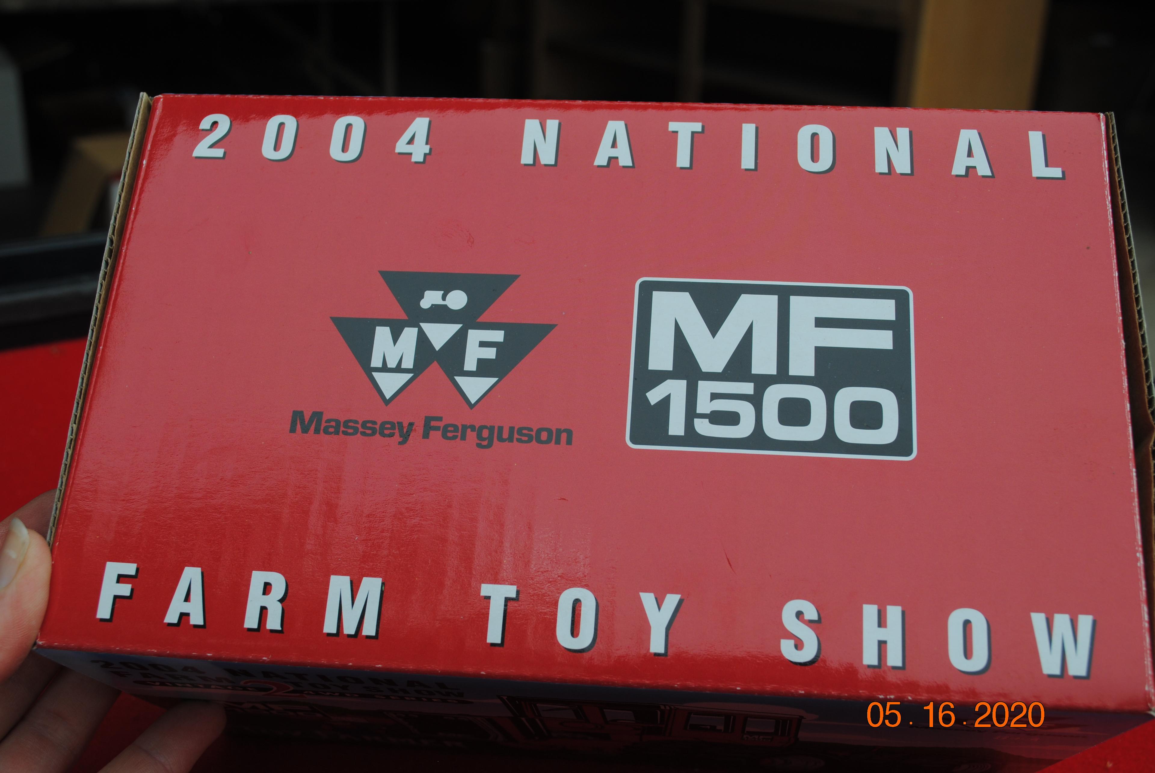 1/32 Ertl Massey Ferguson 1500 "2004 National Farm Toy Show", NIB