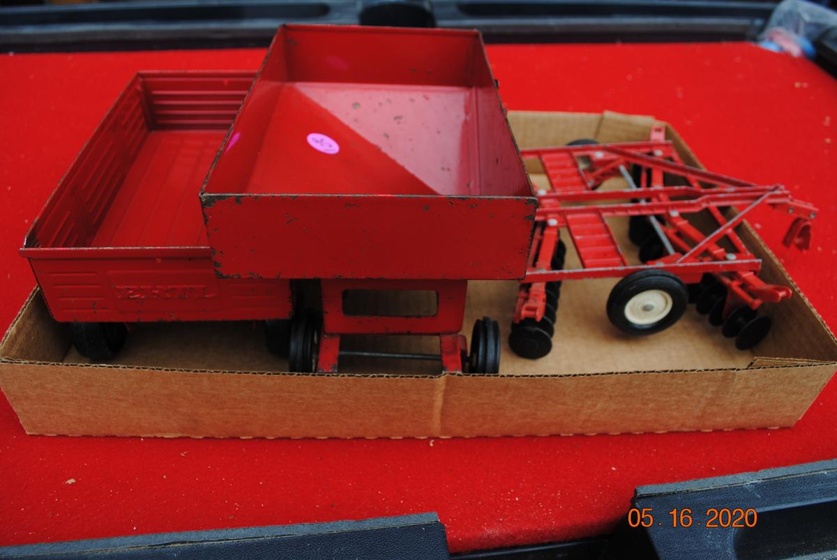 Ertl barge box, gravity box, disc.