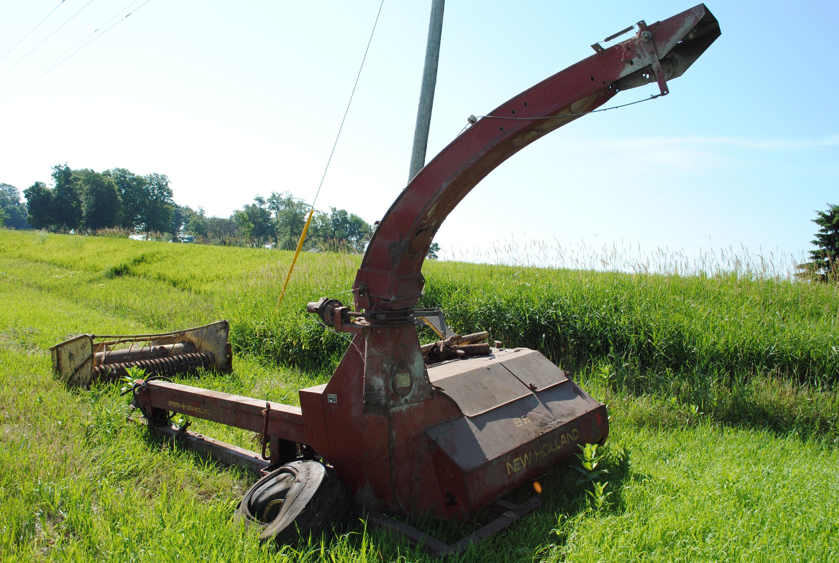 New Holland 85 Forage Chopper, 2-row corn head with hay head, needs 1 tire