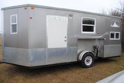 2007 Ice Castle Fish House, 16' plus v-front, 6 holes, crank down, dinette, bathroom, bunk bed, gas