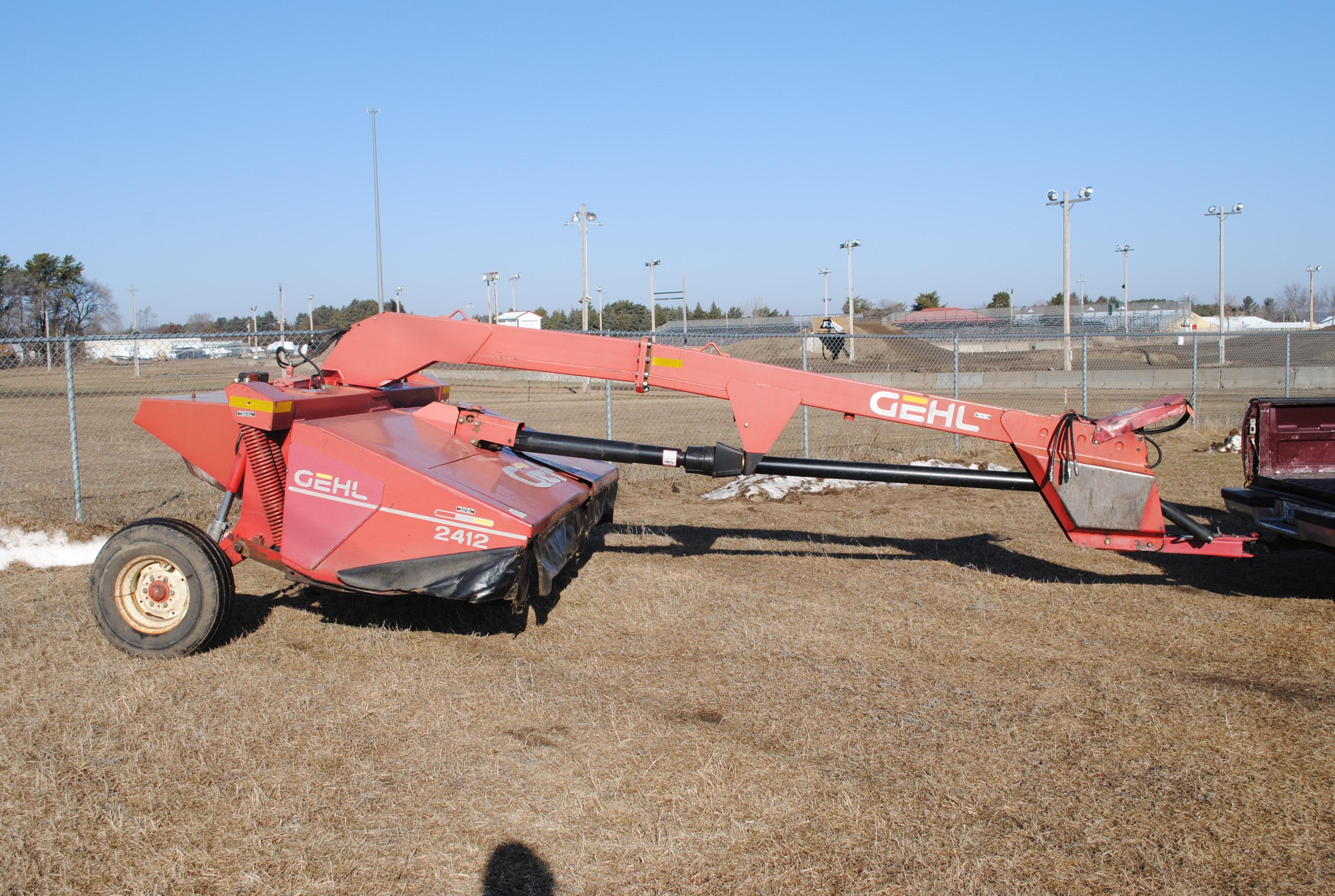 Gehl 2412 HydroSwing Disc Bine, rubber rollers, new knives, pto in office, good-running condition