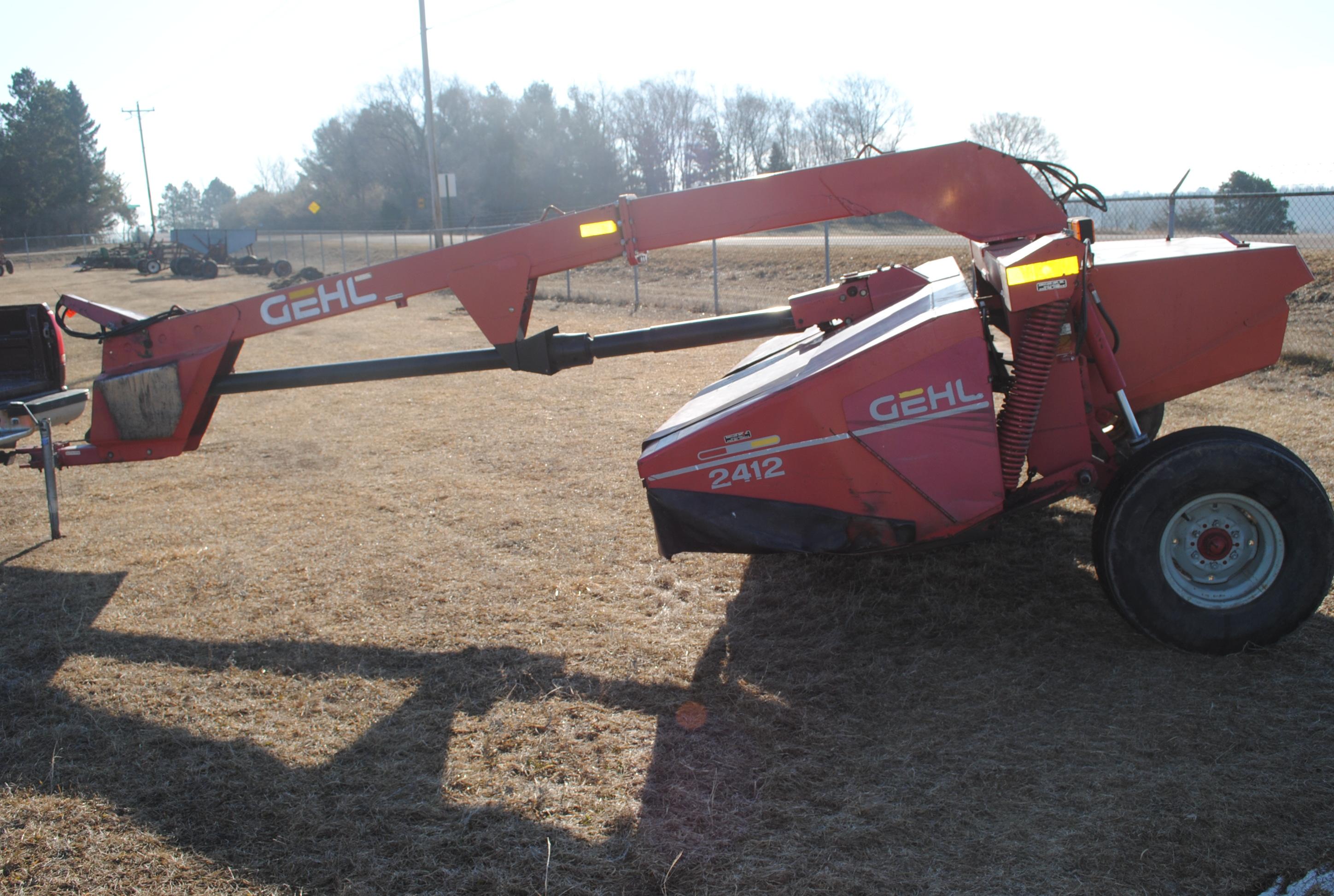 Gehl 2412 HydroSwing Disc Bine, rubber rollers, new knives, pto in office, good-running condition