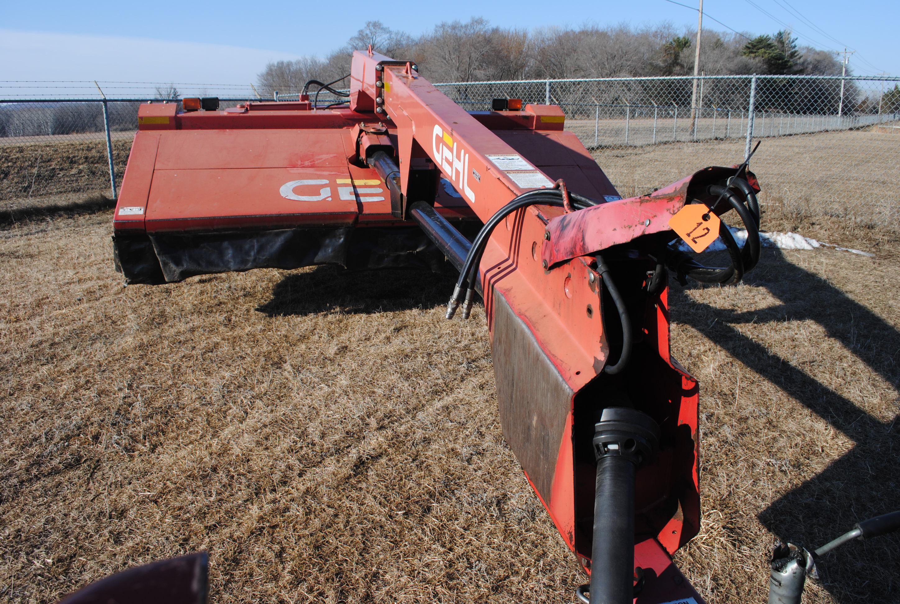 Gehl 2412 HydroSwing Disc Bine, rubber rollers, new knives, pto in office, good-running condition