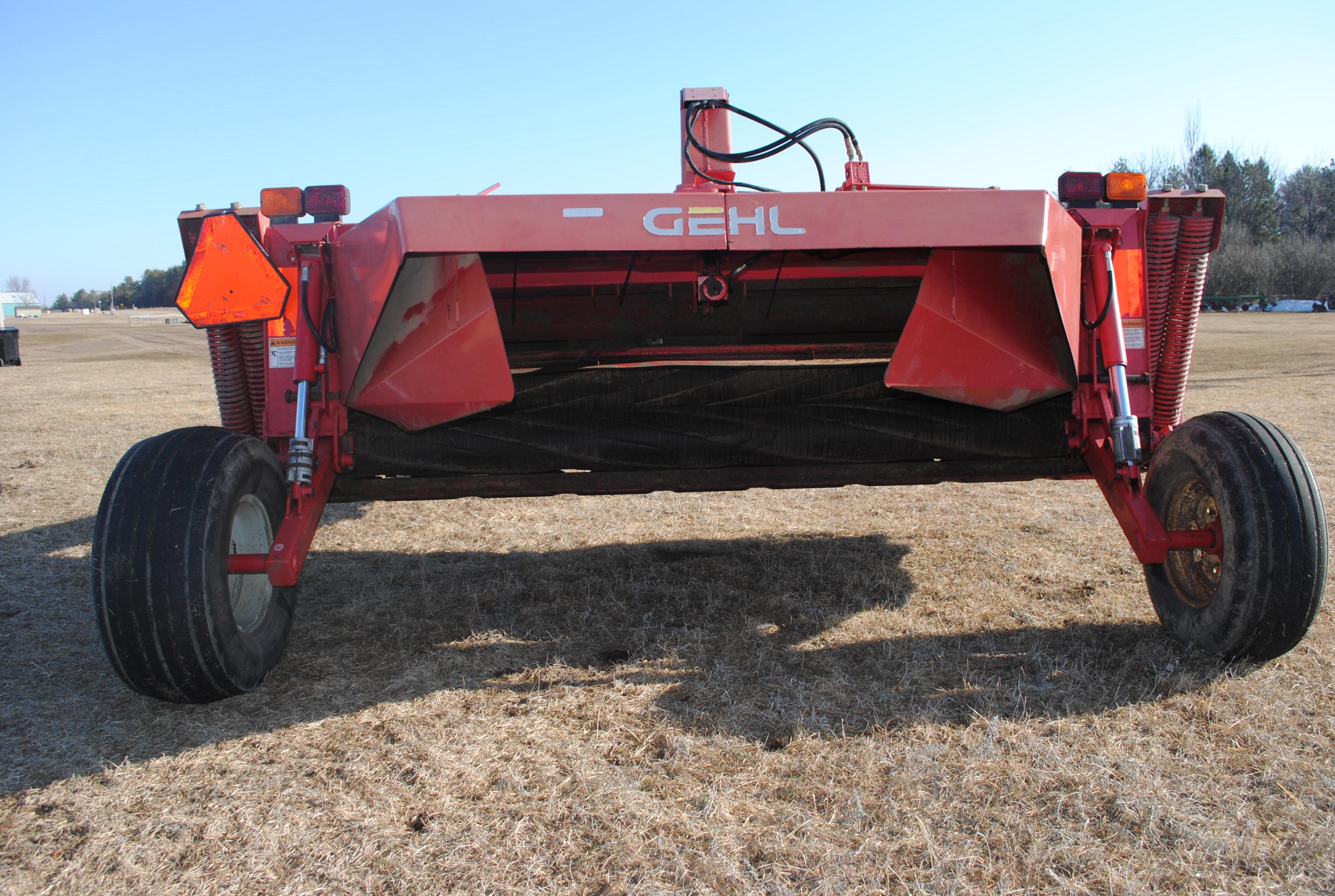 Gehl 2412 HydroSwing Disc Bine, rubber rollers, new knives, pto in office, good-running condition