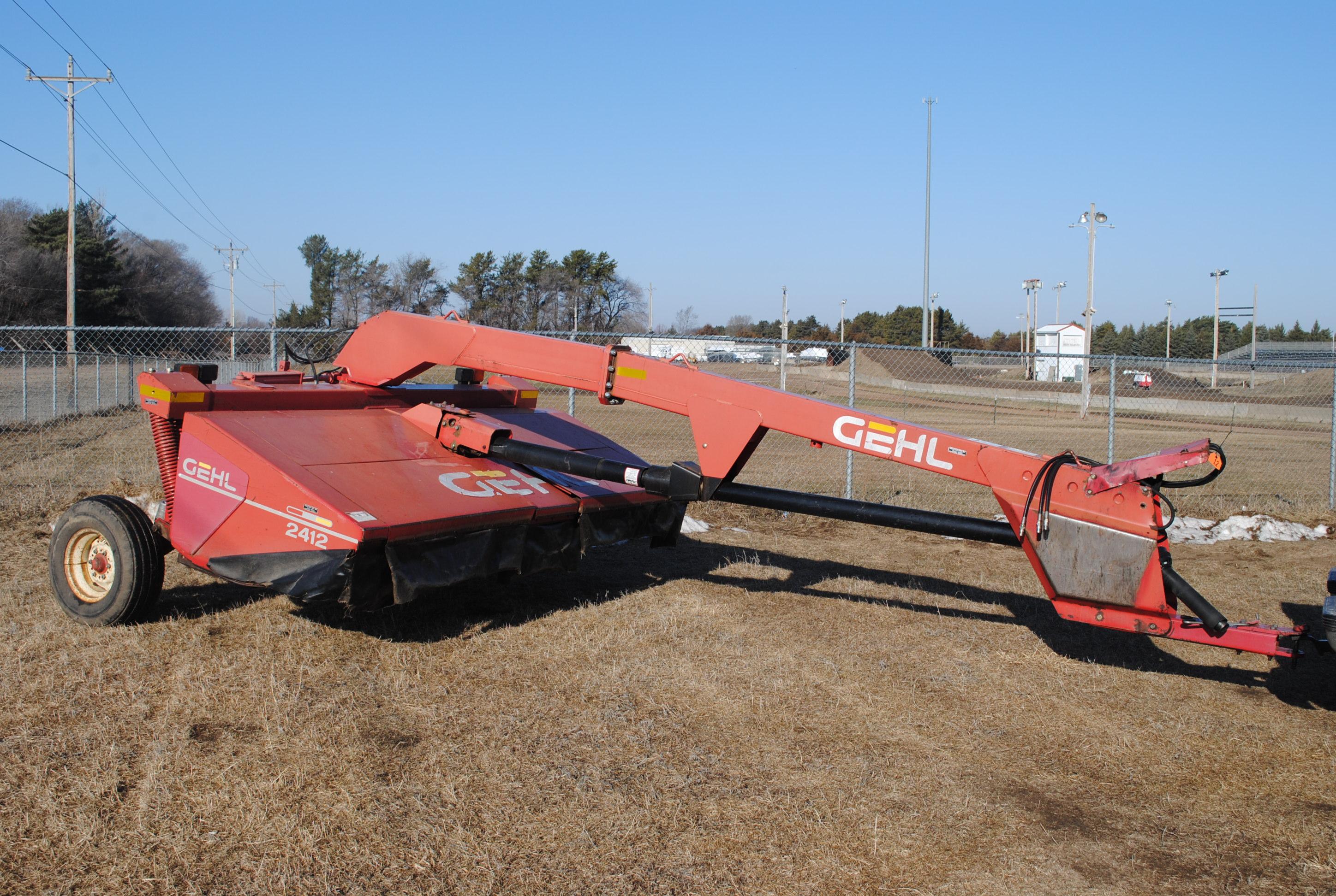 Gehl 2412 HydroSwing Disc Bine, rubber rollers, new knives, pto in office, good-running condition